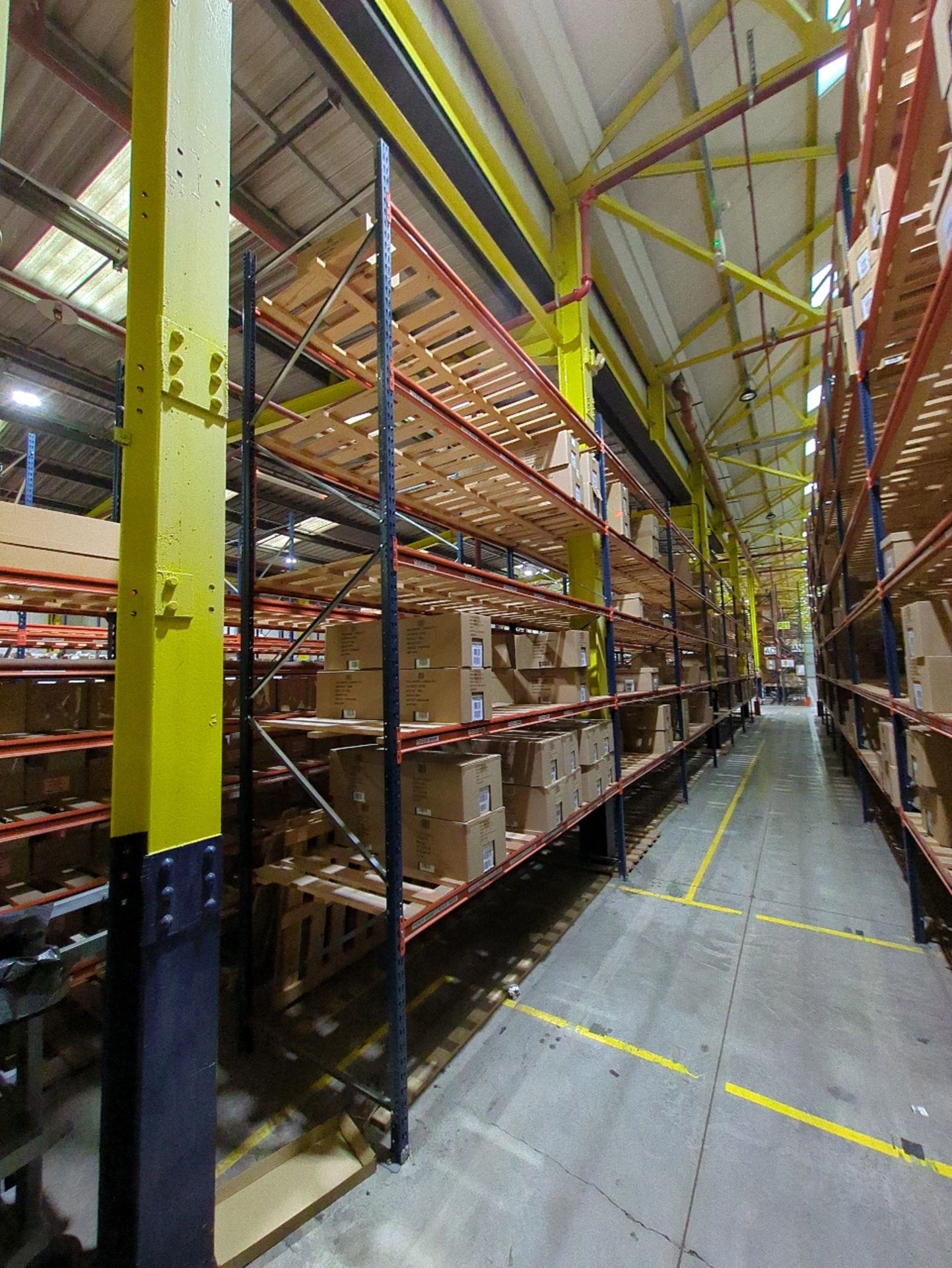Run Of 9 Bays Of Boltless Industrial Pallet Racking - Image 7 of 13