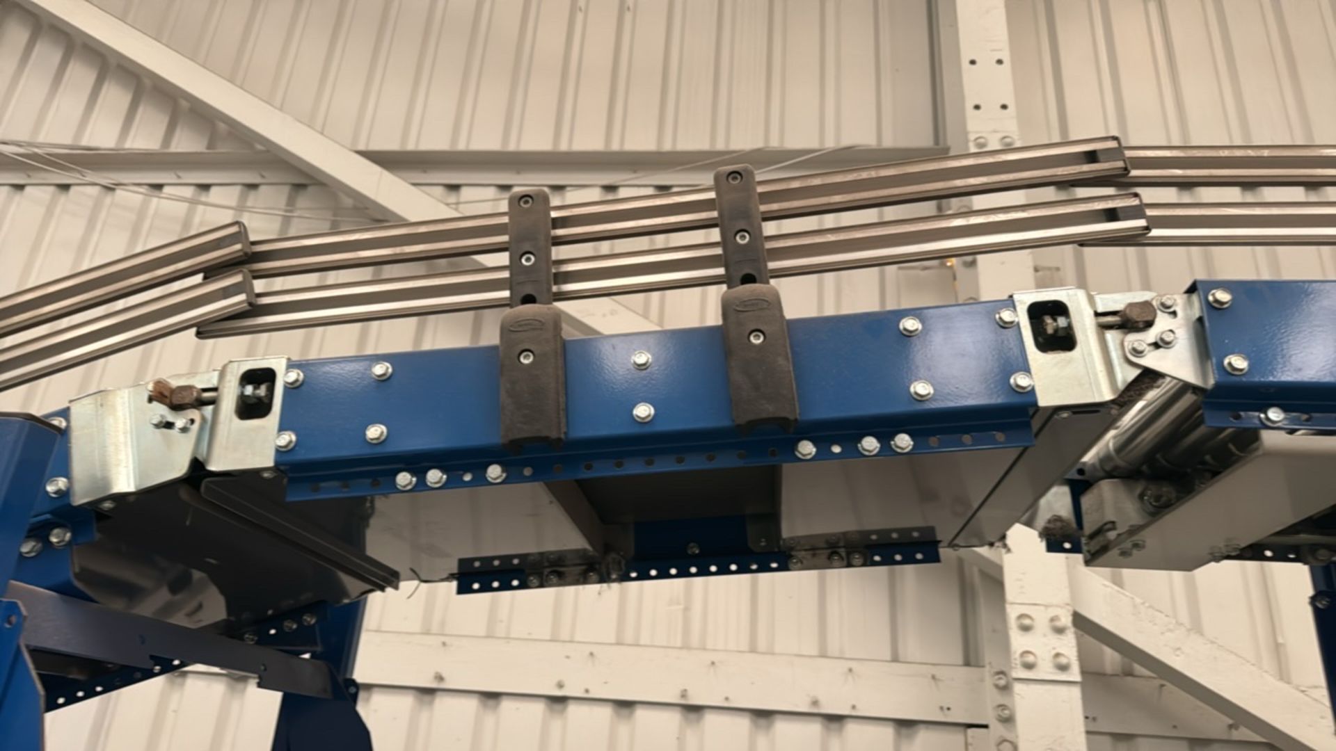 Motorised Conveyor Belt With Incline - Image 2 of 8