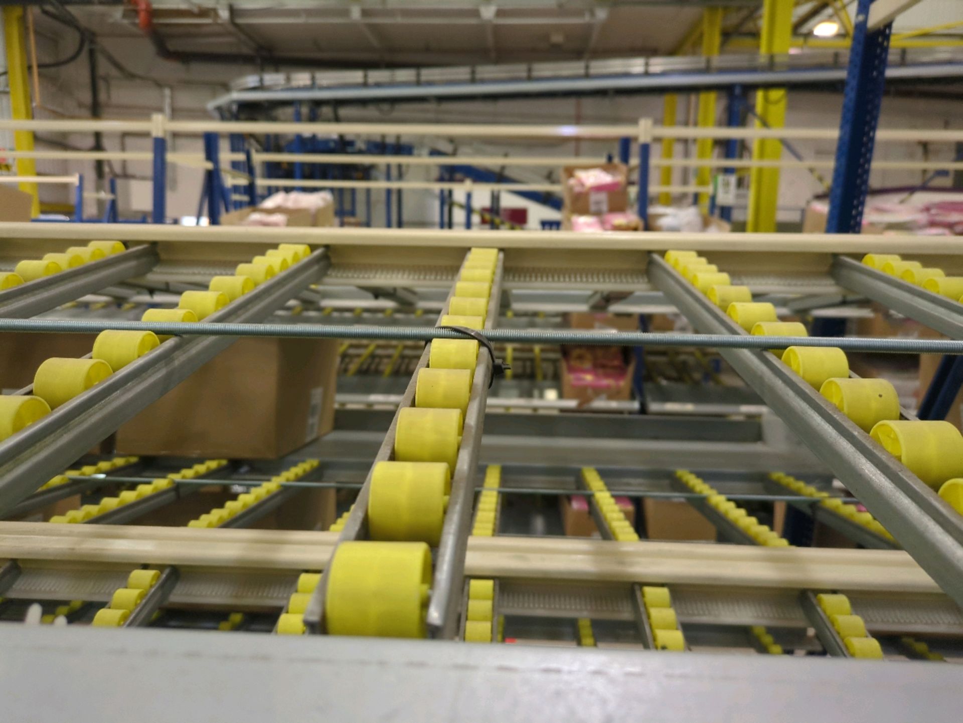 A Run Of 10 Bays Of Back To Back Flow Racks - Image 7 of 10