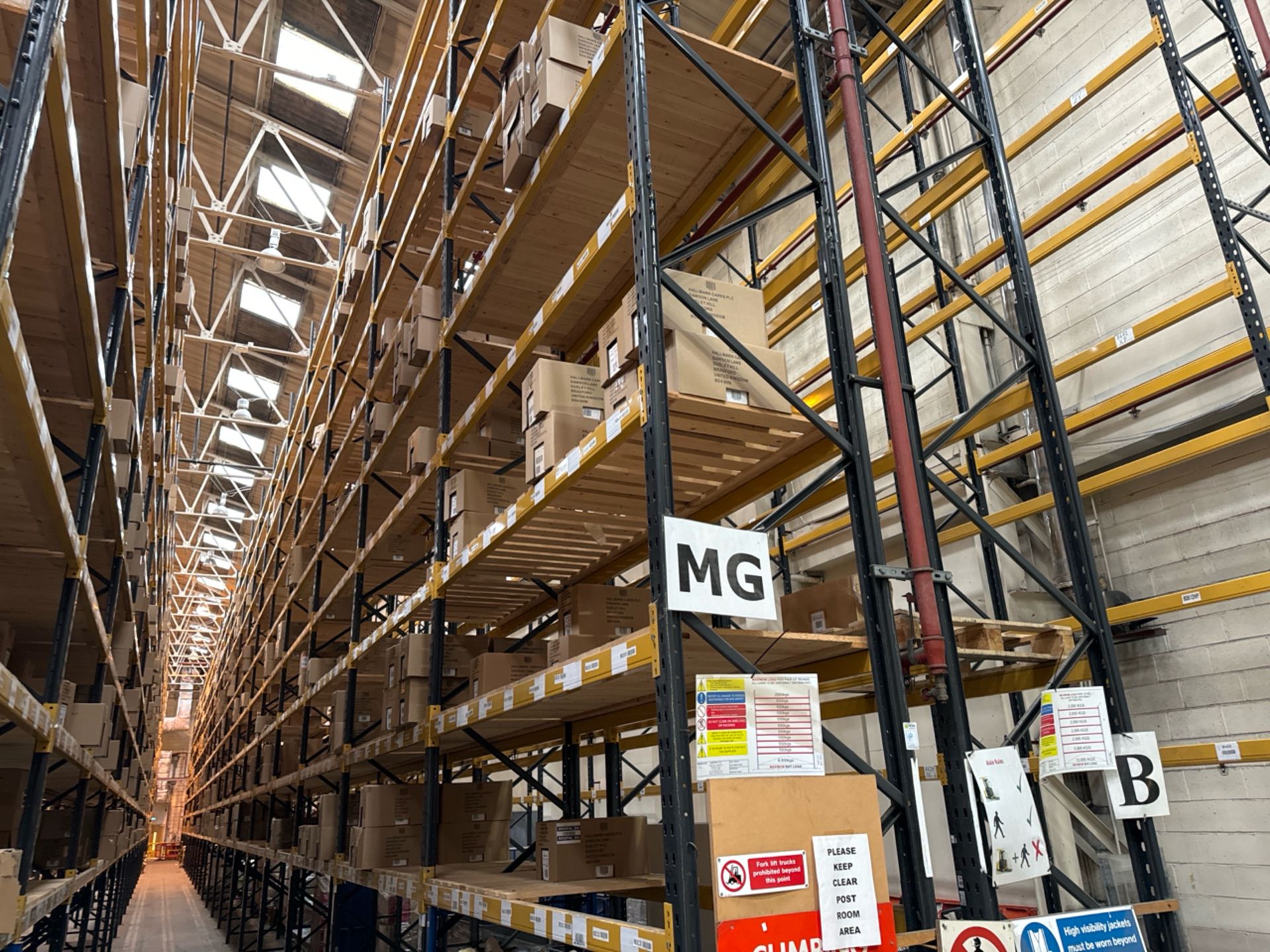 Run Of 46 Bays Of Back To Back Boltless Industrial Pallet Racking