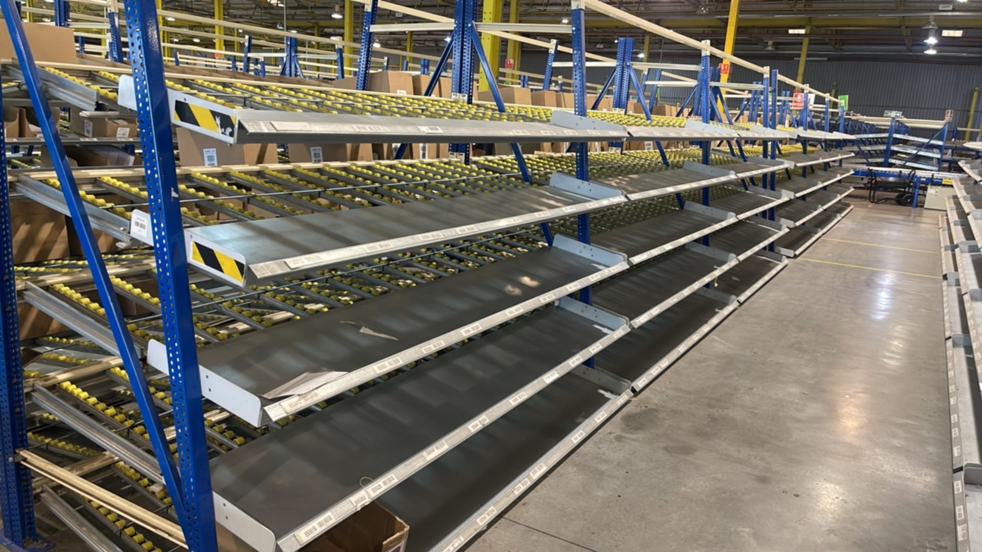 A Run Of 6 Bays Of Back To Back Flow Racks - Image 8 of 10