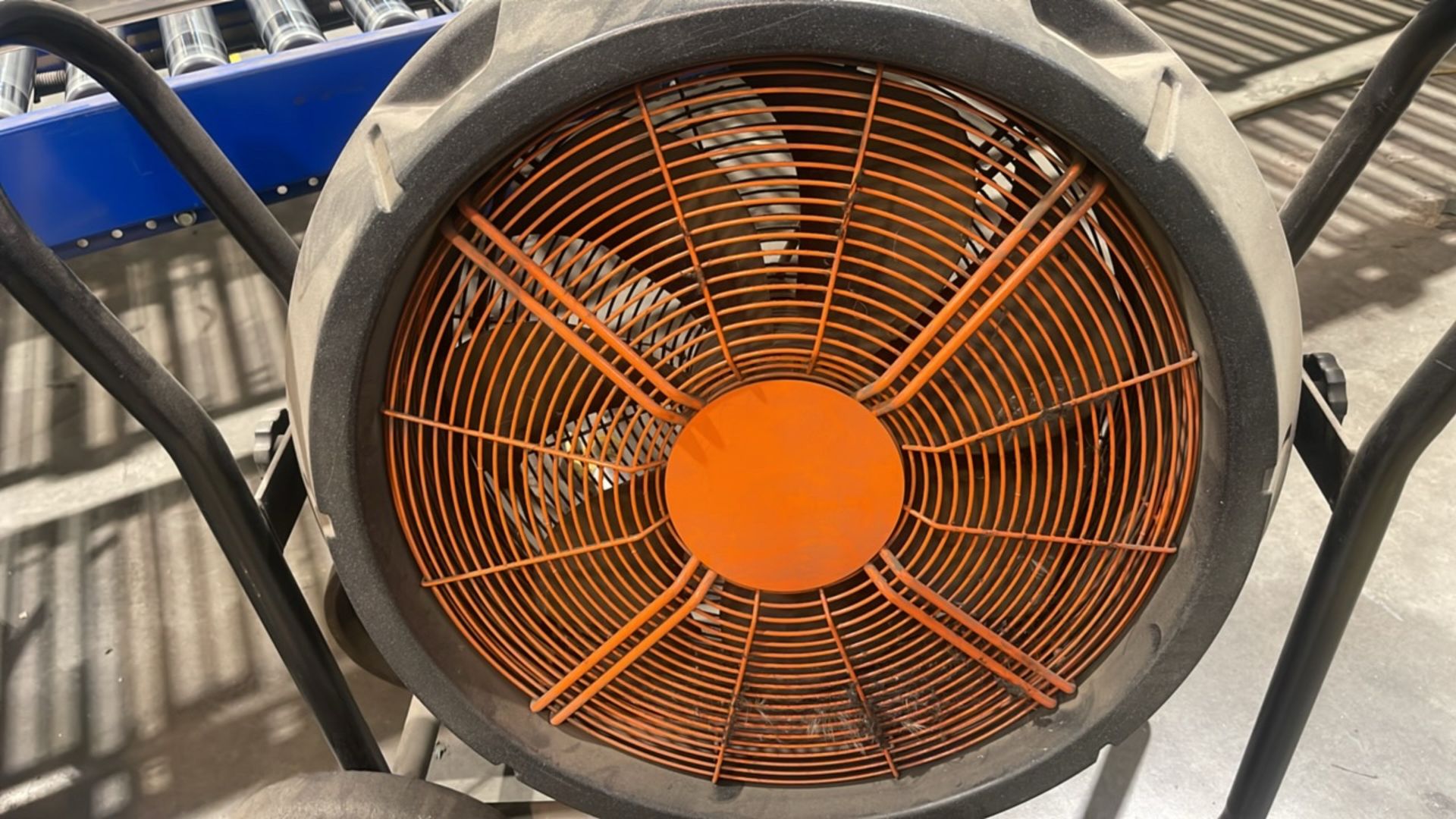 Rhino 115v H-MAN115 Industrial Cooling Fan Crowd Fan Air Mover Drying Fan - Image 2 of 9