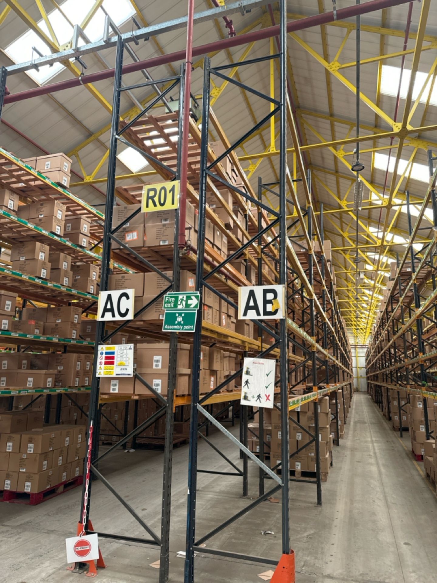 Run Of 42 Bays Of Back To Back Boltless Industrial Pallet Racking - Bild 2 aus 15