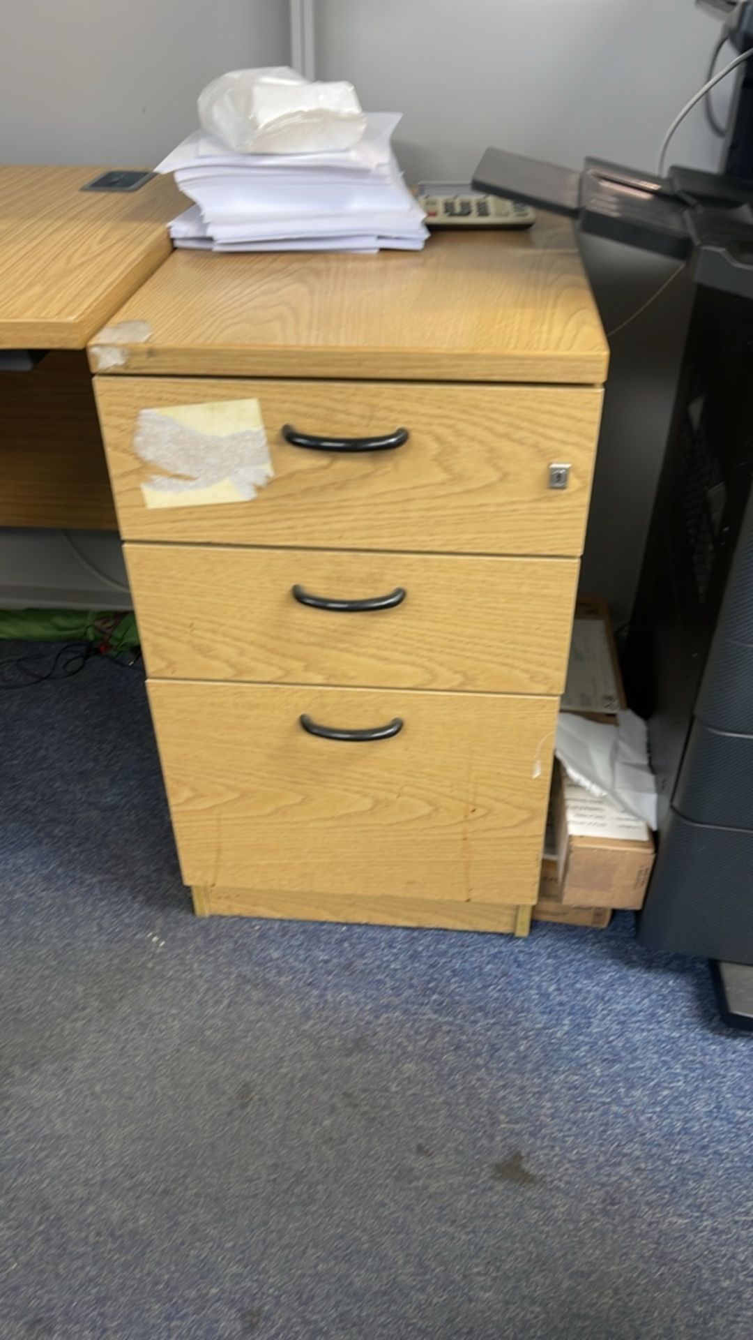 Bank Of 4 Desks, Chairs & Drawers - Image 5 of 18