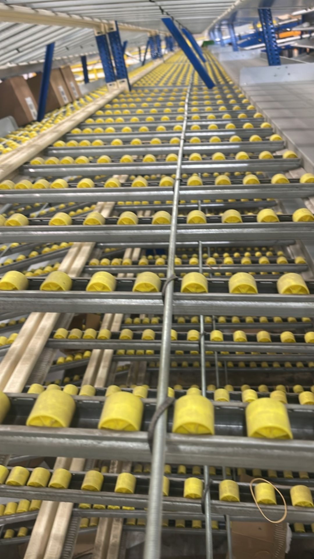 A Run Of 10 Bays Of Back To Back Flow Racks - Image 6 of 11