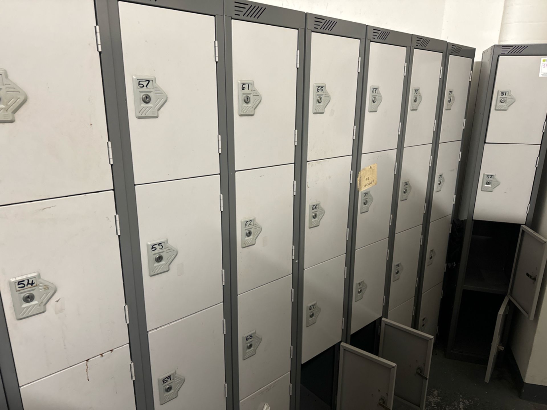 Set of 5 Locker Towers Comprising 20 Lockers
