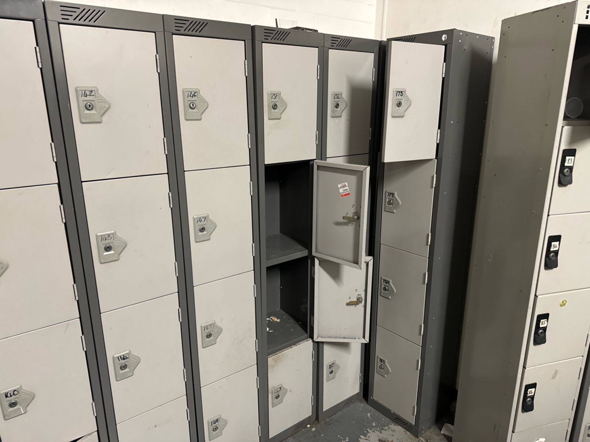 Set of 5 Locker Towers Comprising 20 Lockers