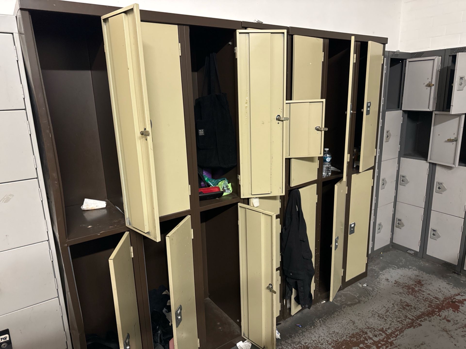 Set of 2 Locker Towers comprising 18 lockers