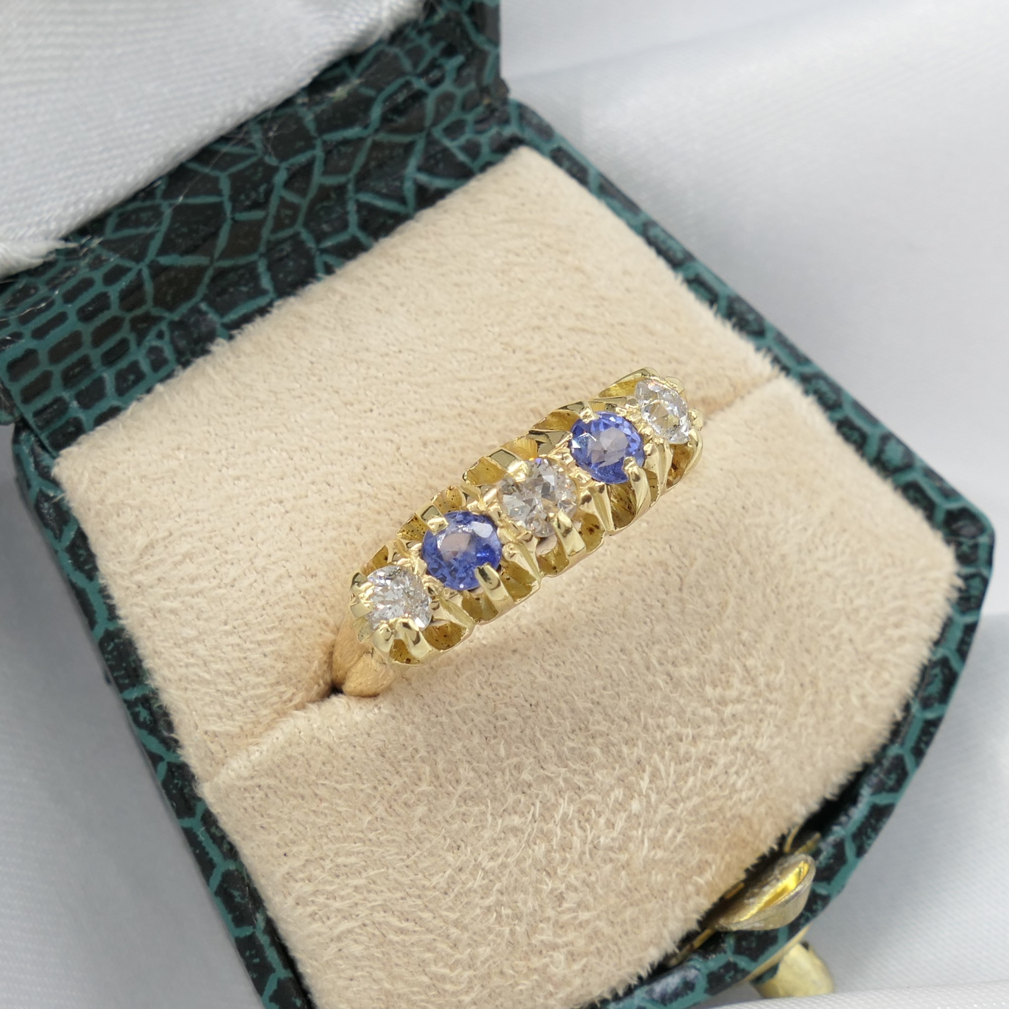 Antique Victorian sapphire and old-cut diamond rin - Image 3 of 8