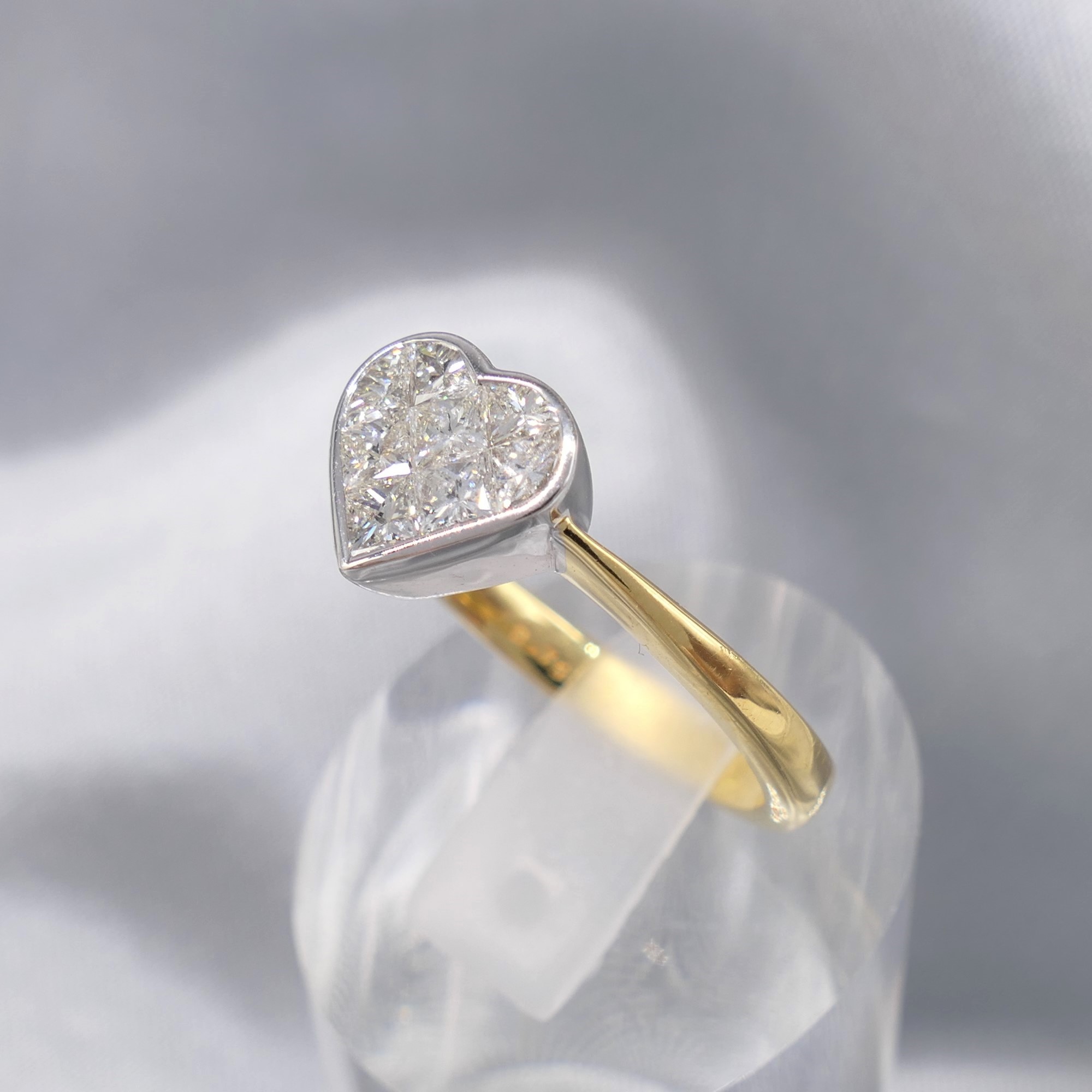 18ct Yellow Gold 0.75 Carat Heart-Shaped Princess-Cut Diamond Ring - Image 2 of 7