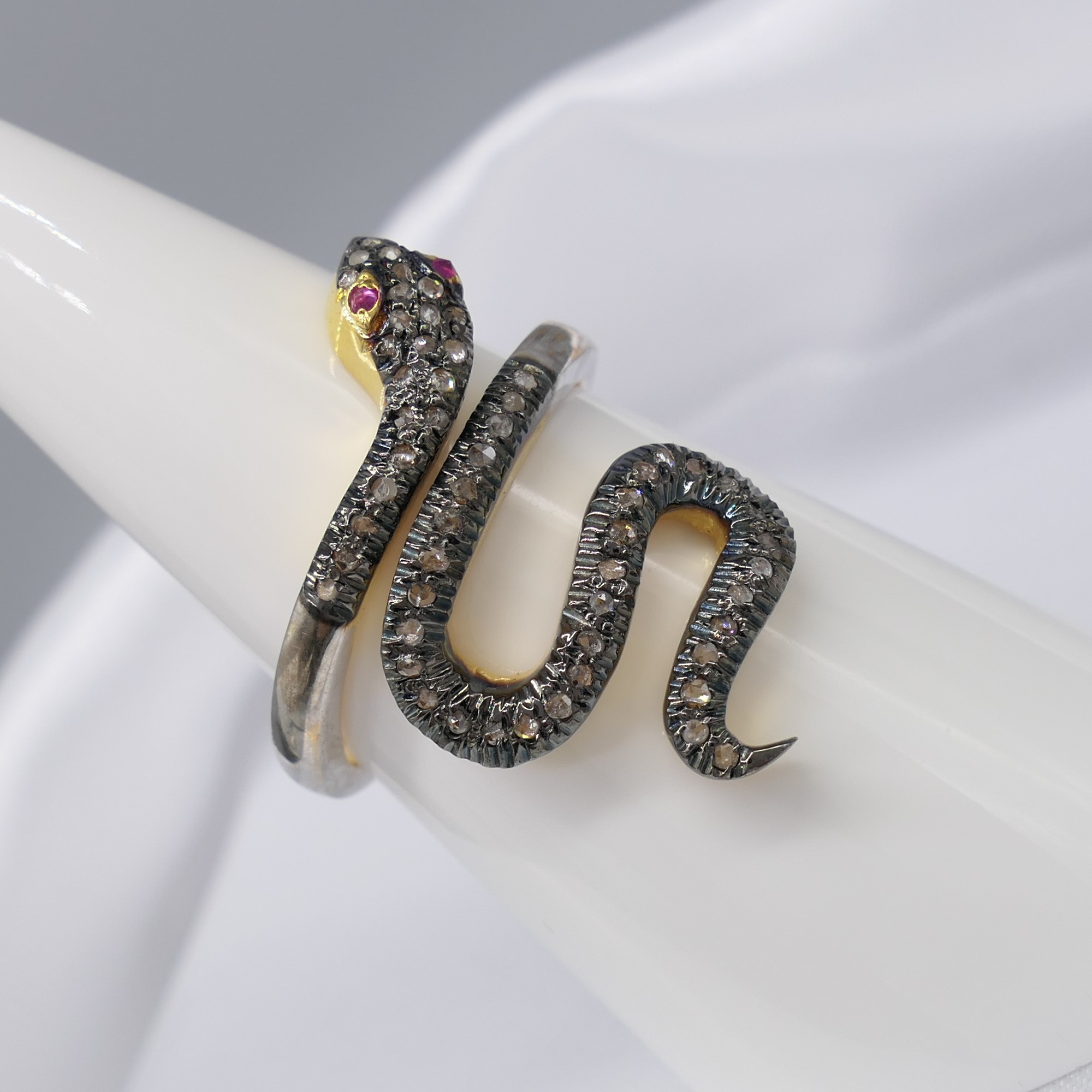 Unusual handmade diamond and ruby snake ring - Image 5 of 6