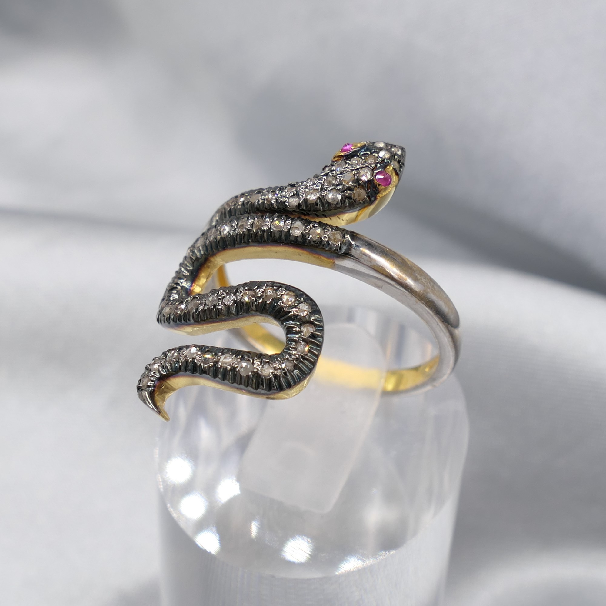 Unusual handmade diamond and ruby snake ring - Image 2 of 6