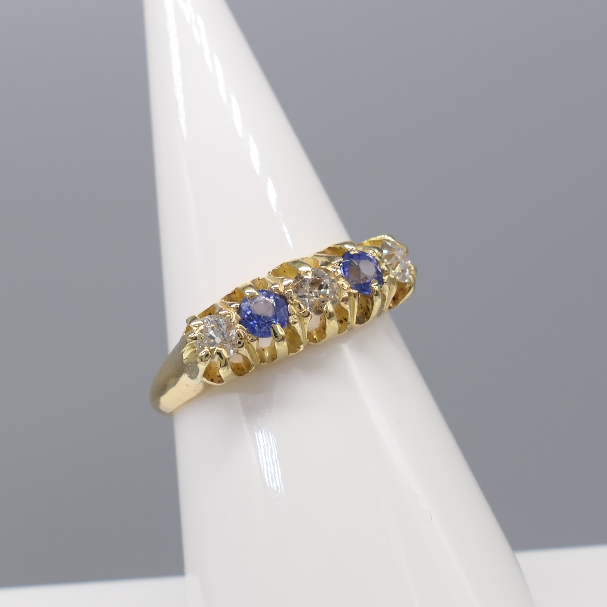 Antique Victorian sapphire and old-cut diamond rin - Image 5 of 8