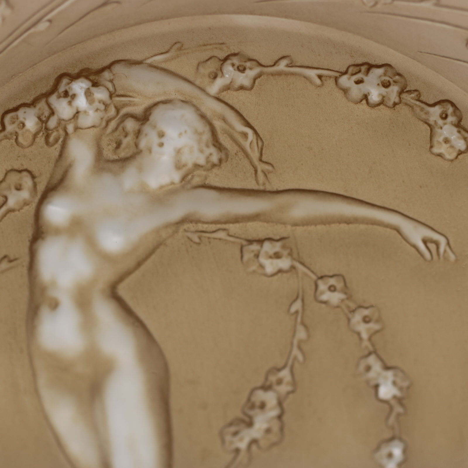 Rene Lalique Glass 'Une Figurine et Fleurs' Plate - Image 7 of 8