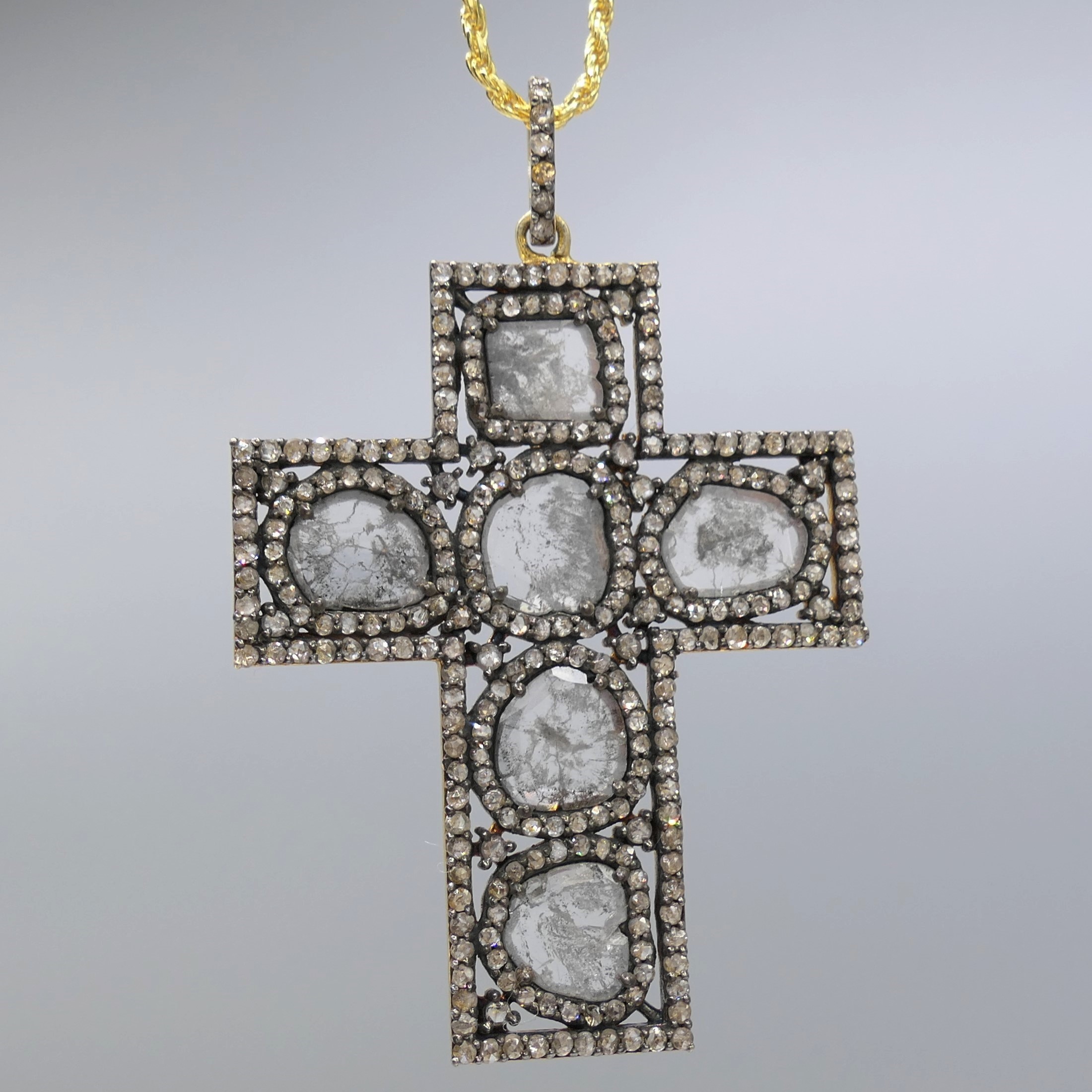 One-off 3.80 carat large diamond cross necklace wi - Image 2 of 6