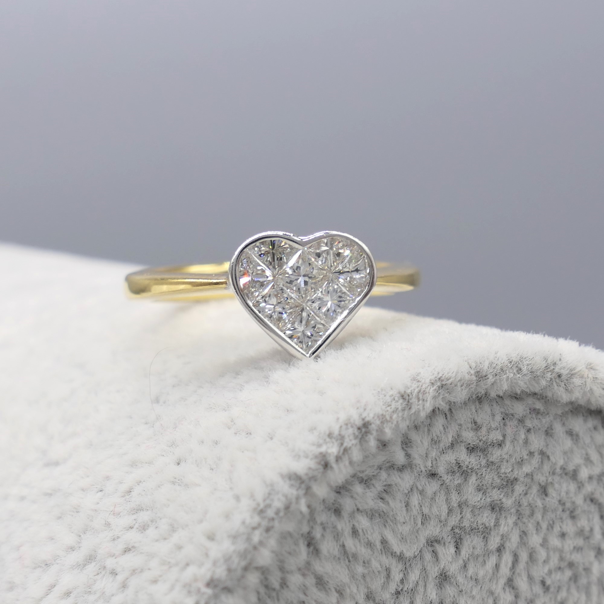 18ct Yellow Gold 0.75 Carat Heart-Shaped Princess-Cut Diamond Ring - Image 3 of 7