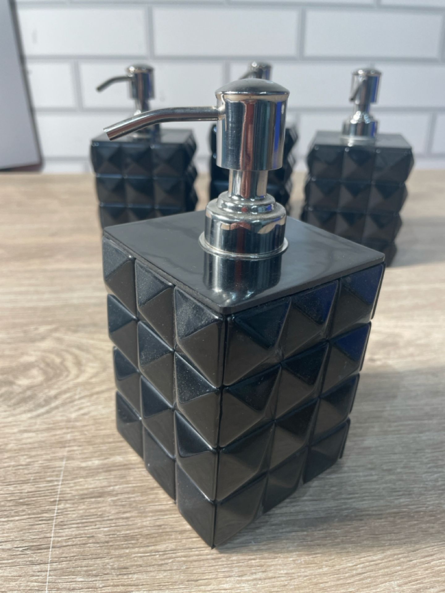 Stud Soap Dispenser x4 - Image 2 of 2