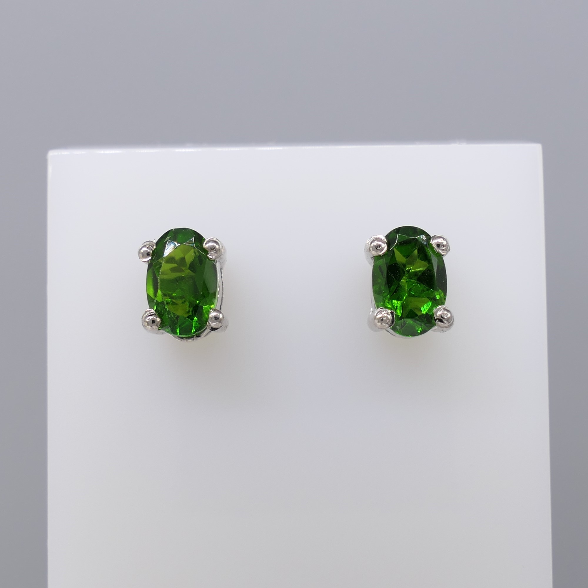 Pair Of Natural Chrome Diopside Ear Studs In Sterl - Image 7 of 7
