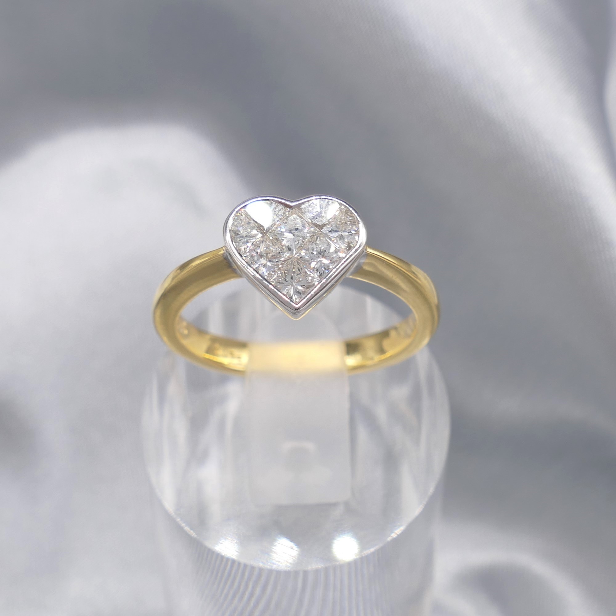 18ct Yellow Gold 0.75 Carat Heart-Shaped Princess-Cut Diamond Ring - Image 7 of 7