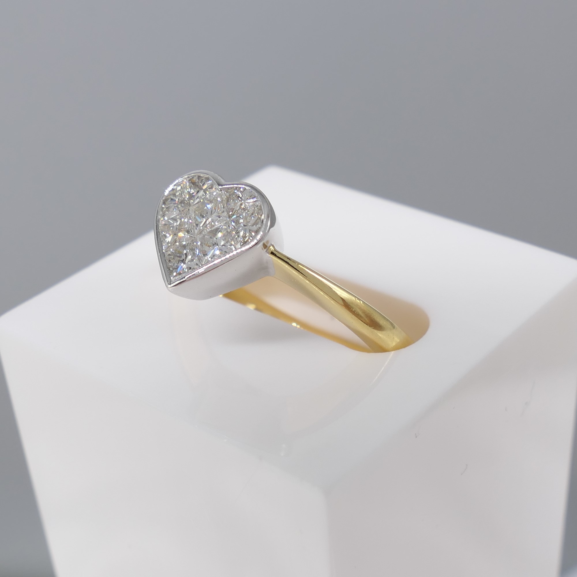 18ct Yellow Gold 0.75 Carat Heart-Shaped Princess-Cut Diamond Ring - Image 5 of 7