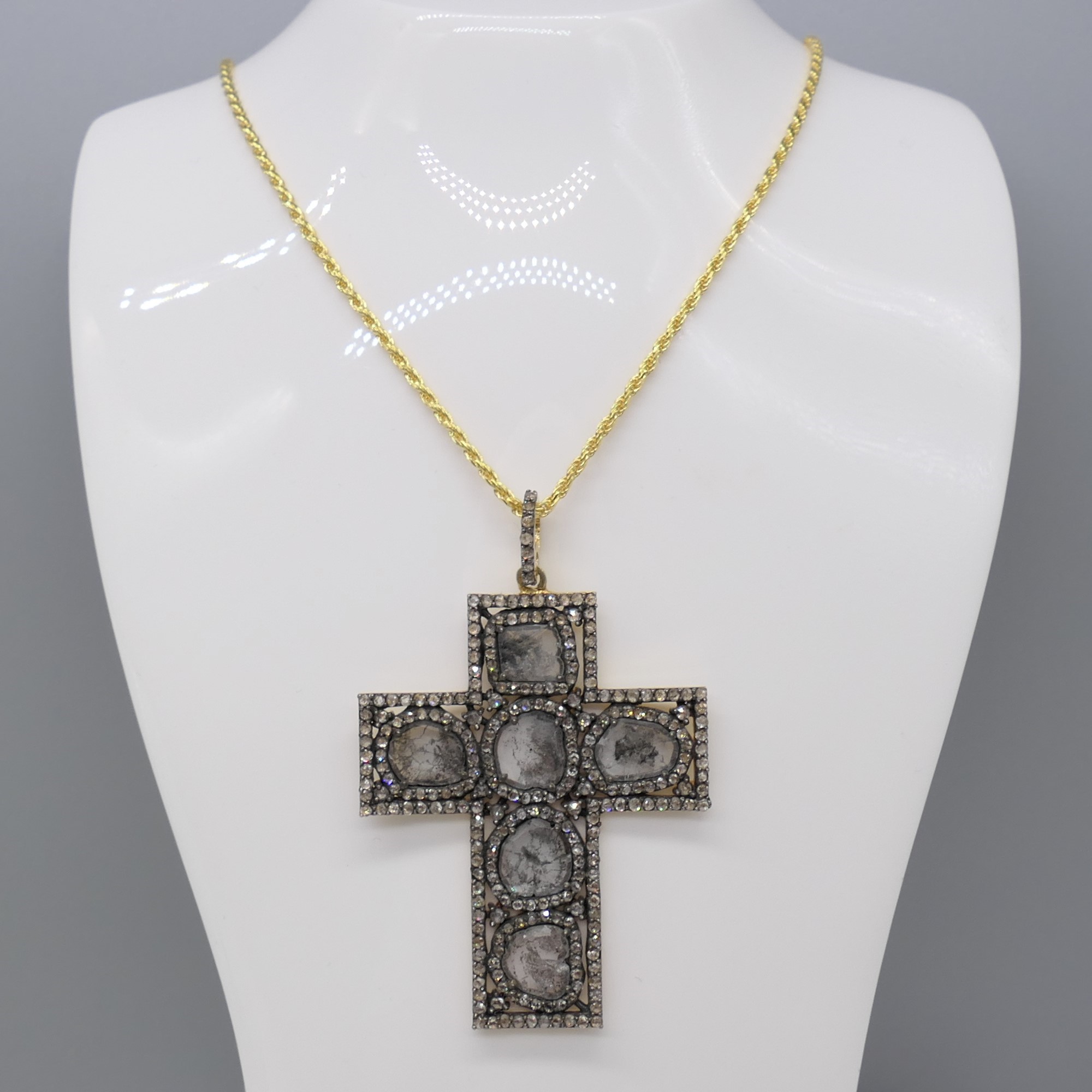 One-off 3.80 carat large diamond cross necklace wi - Image 5 of 6