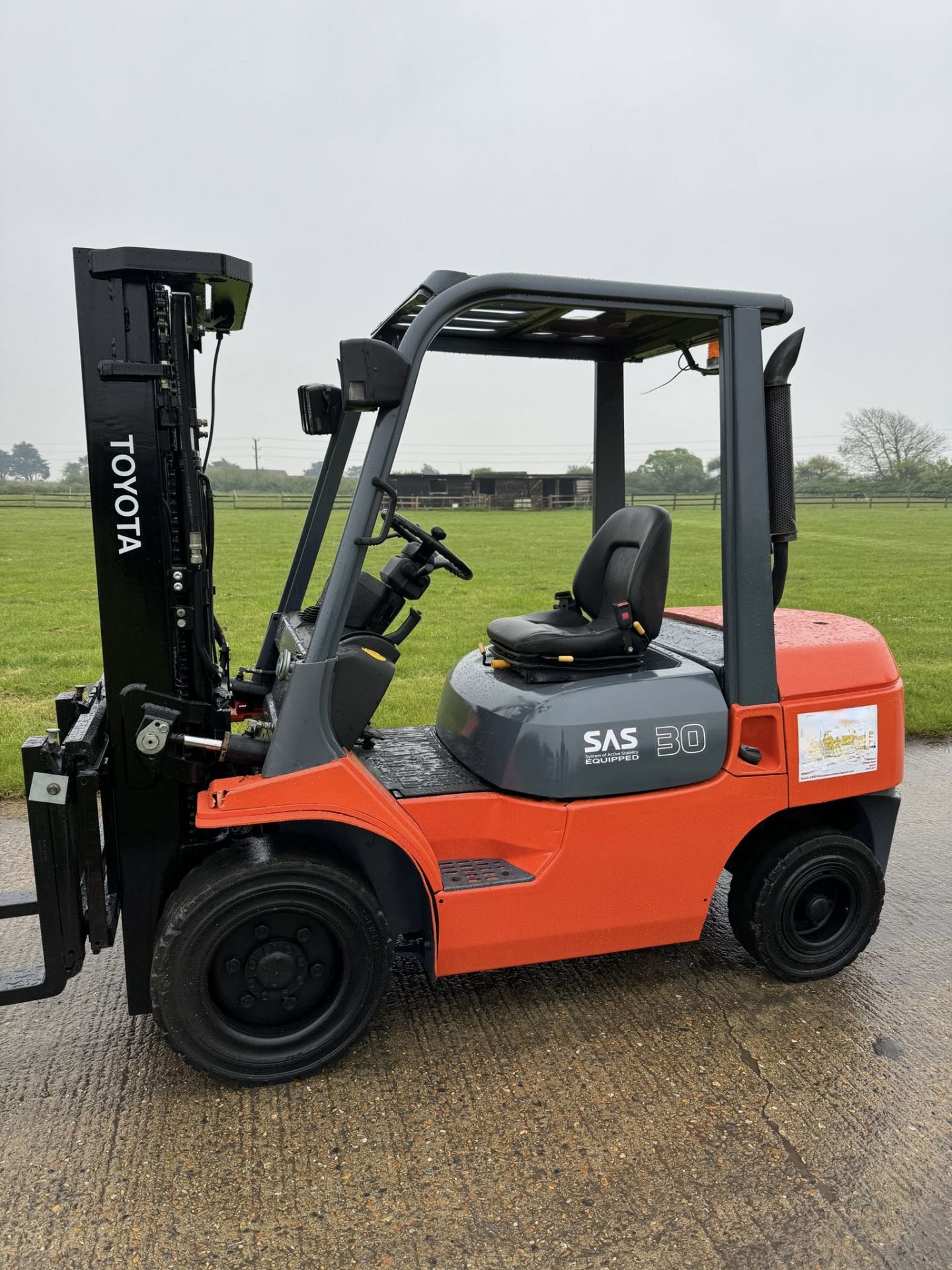 2005, TOYOTA - 3 Tonne Diesel Forklift (Triple Mast / Container Spec) - Image 4 of 6