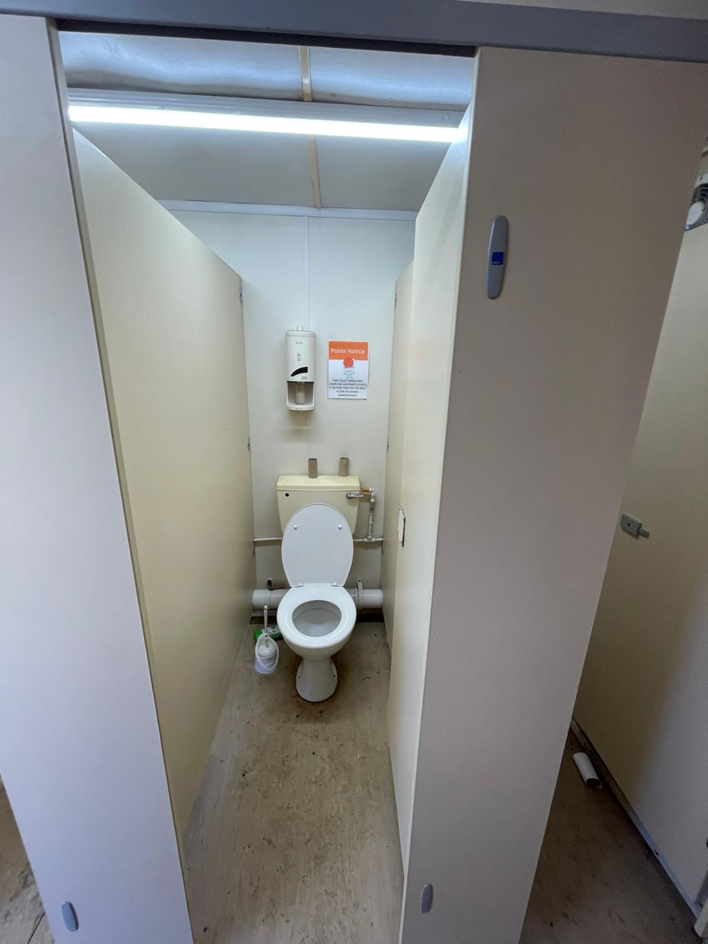 (3+1 Toilet Units) - Image 4 of 7