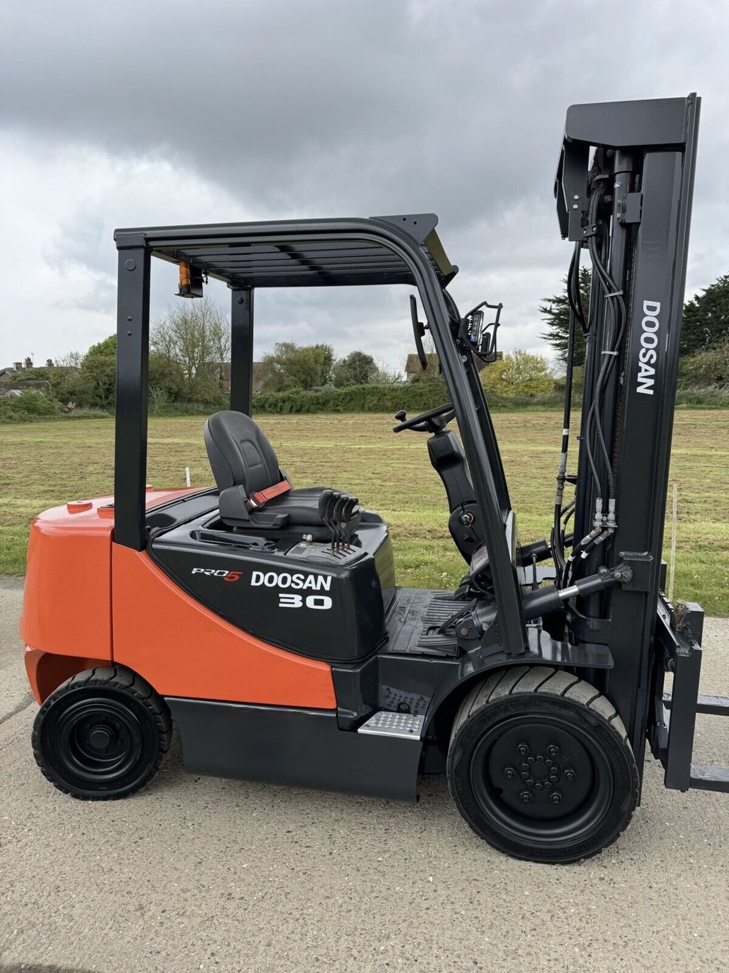 2017, DOOSAN - 3 Tonne Diesel (Container Spec) Forklift Truck - Image 4 of 8