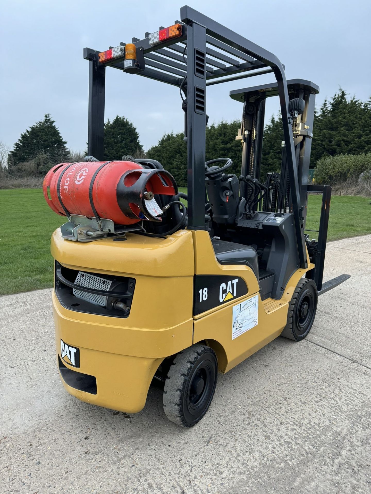 2018 CATERPILLAR 1.8 Tonne Gas Forklift Truck (Container) Triple Mast - Image 6 of 9