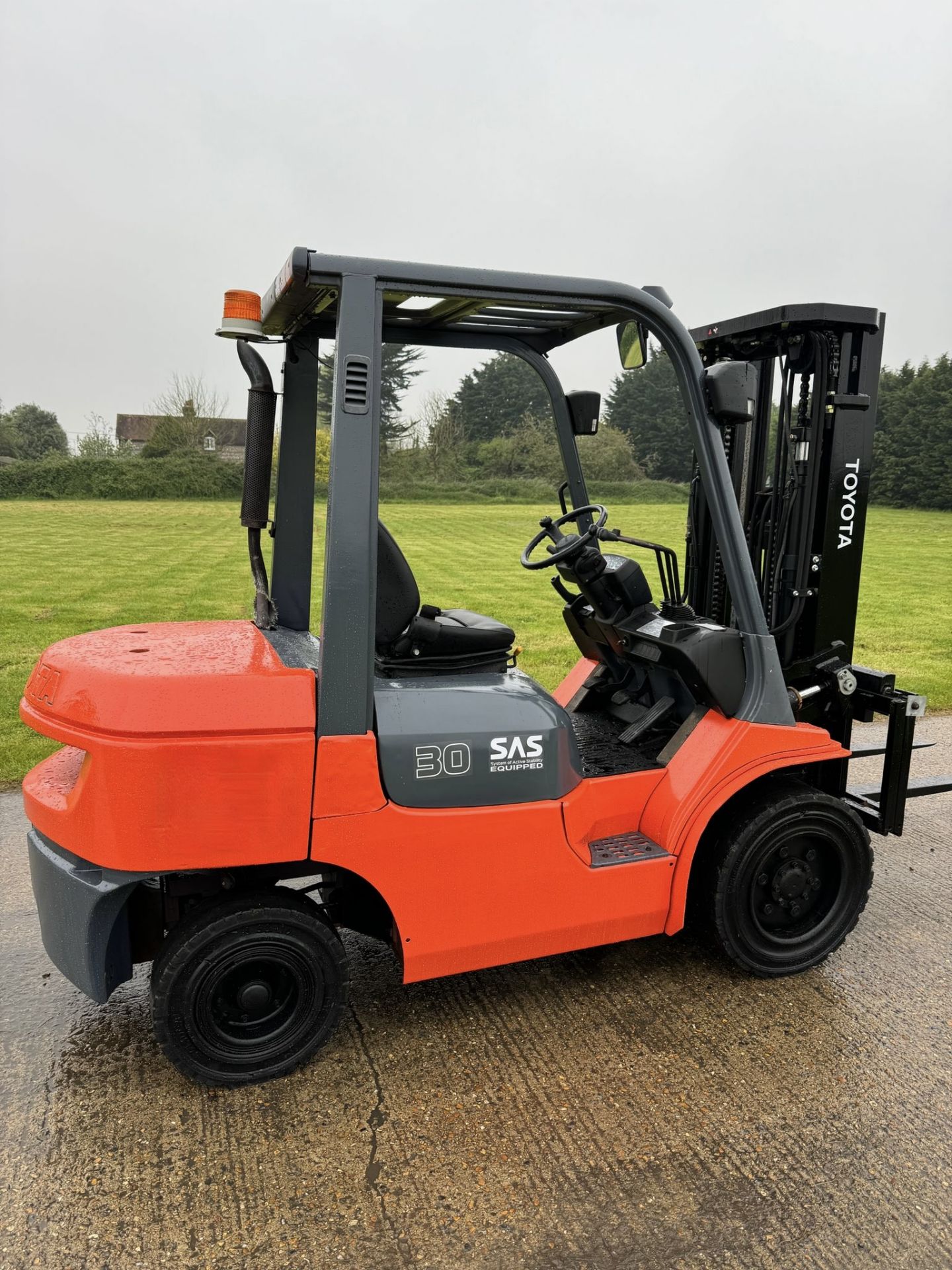 2005, TOYOTA - 3 Tonne Diesel Forklift (Triple Mast / Container Spec) - Image 2 of 6