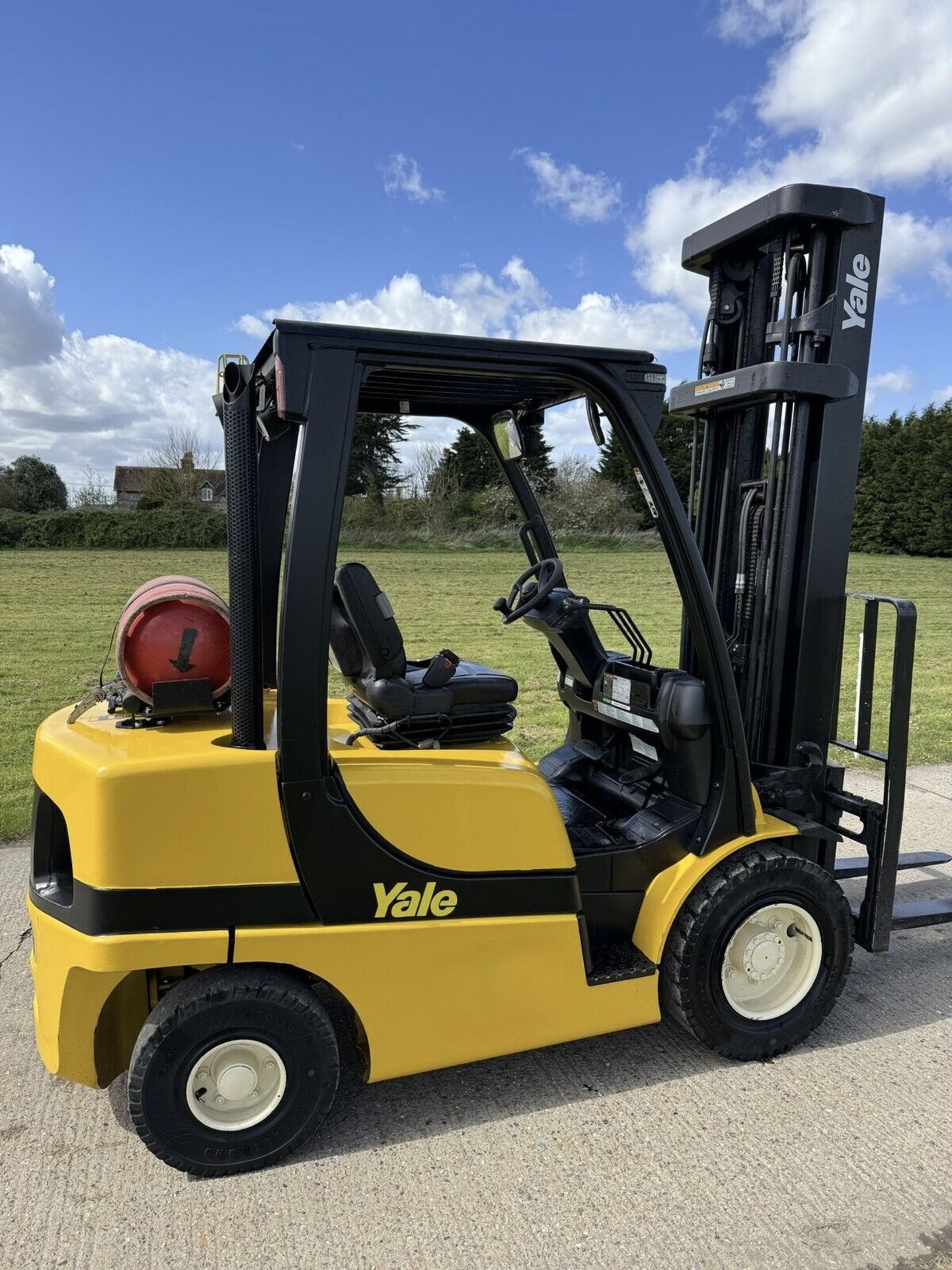 2017 - YALE Gas Forklift Truck (5.9 m lift) - Only 2200 Hours - Image 4 of 7