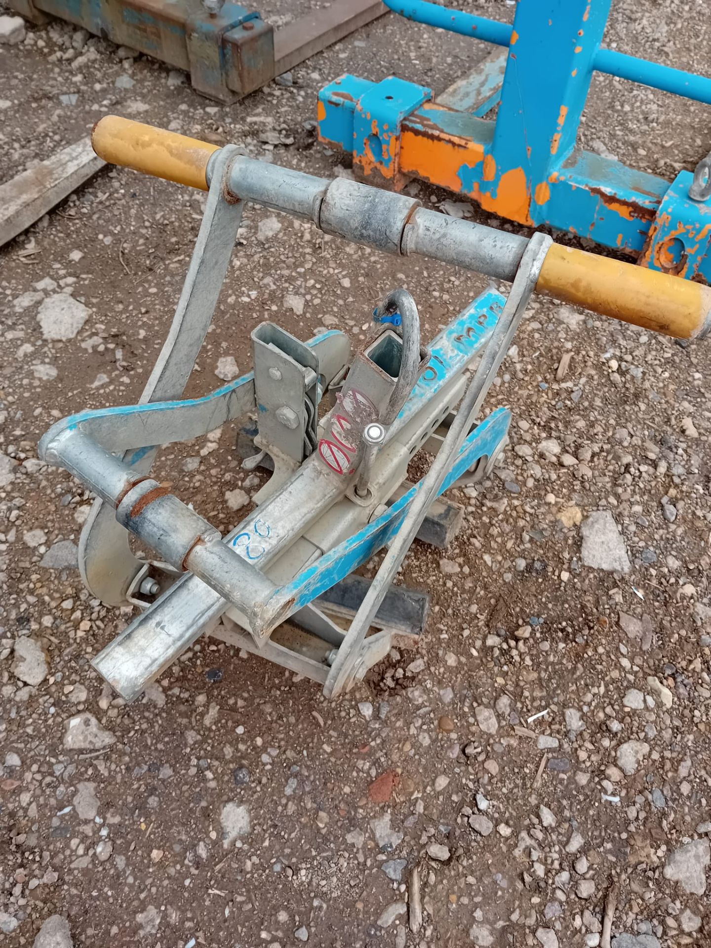 ref 89 - Kerb Lifter