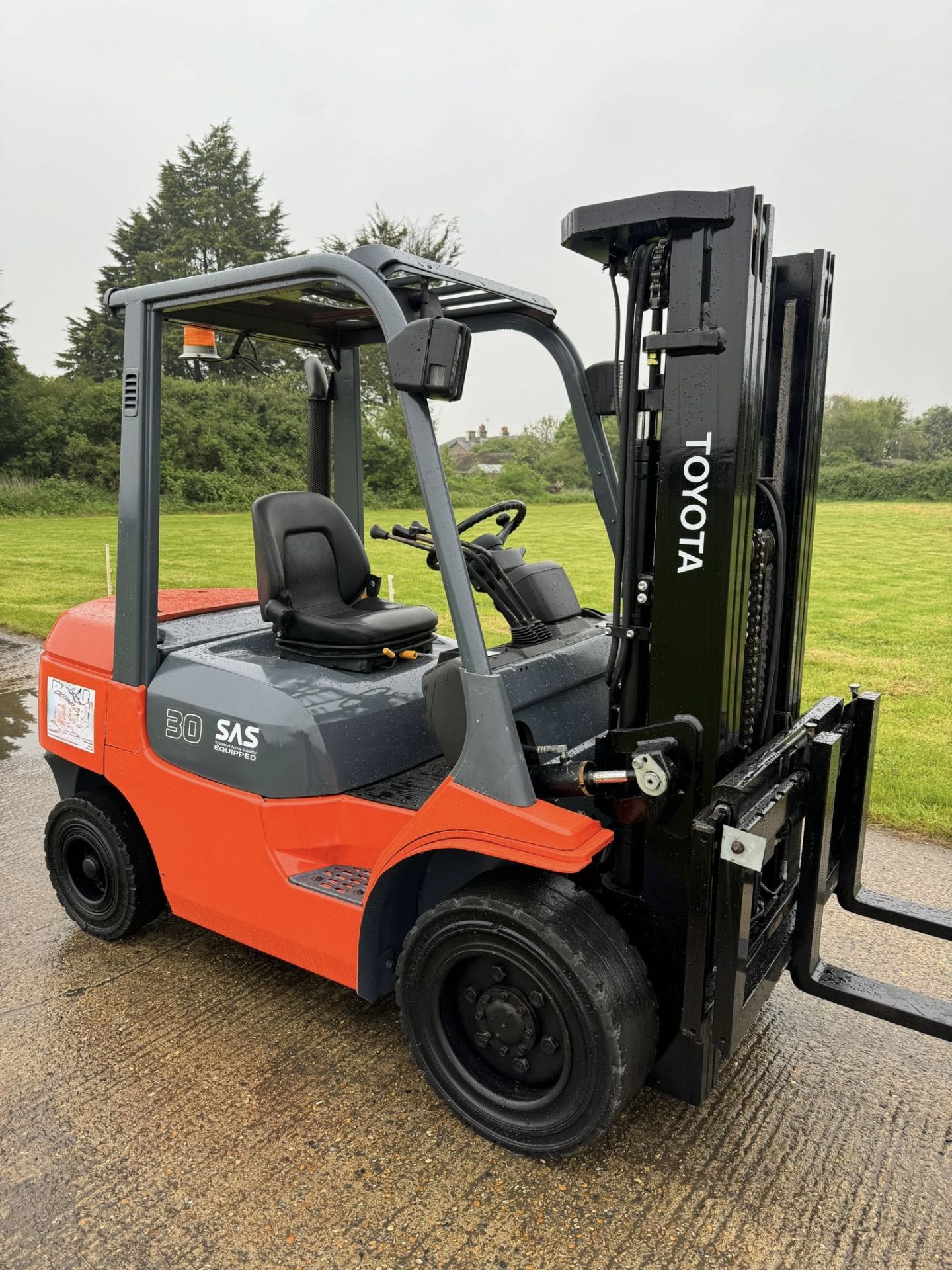 2005, TOYOTA - 3 Tonne Diesel Forklift (Triple Mast / Container Spec)