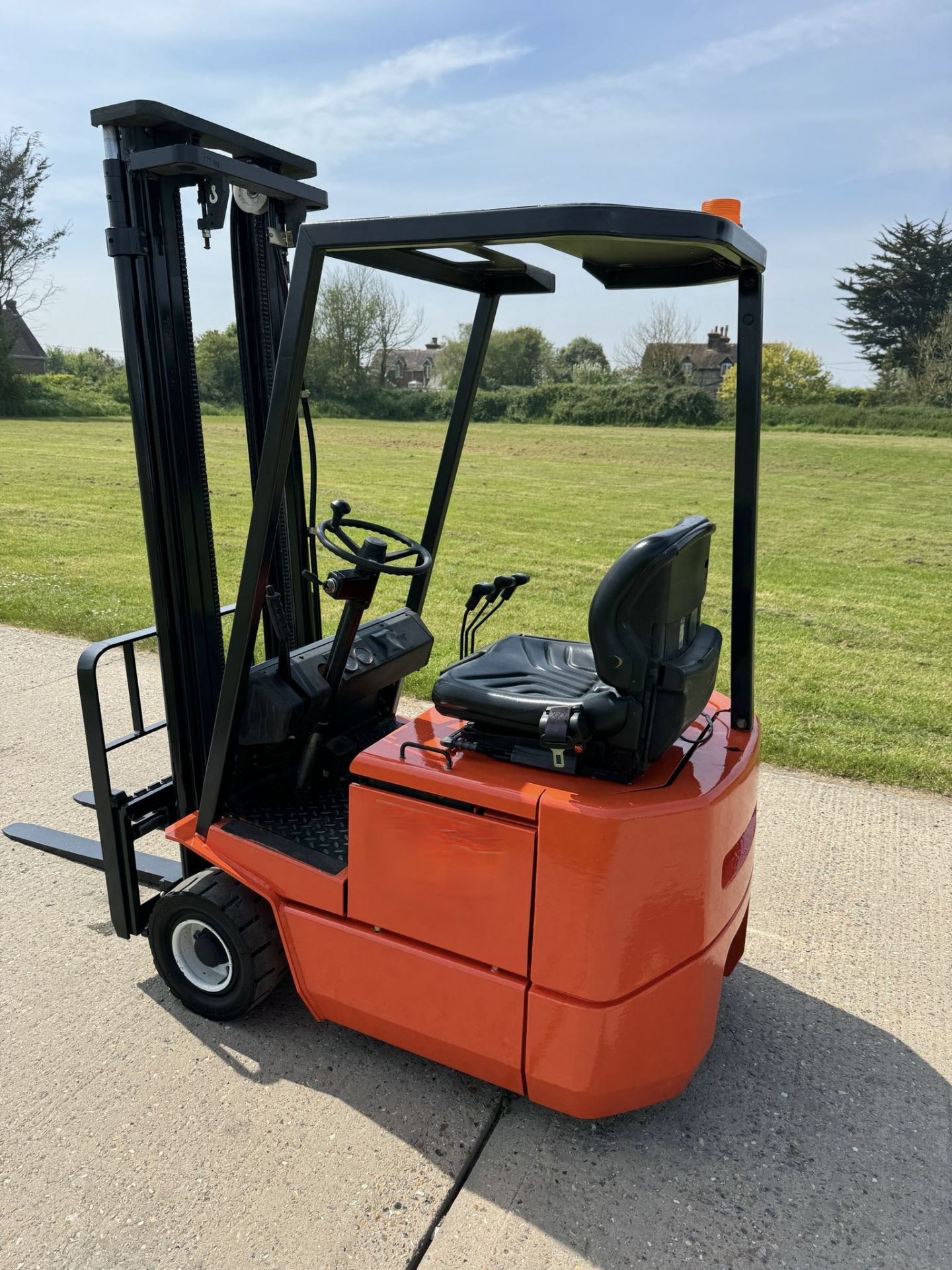 2001, BOSS - 1 Tonne Electric Forklift Truck - Image 3 of 6