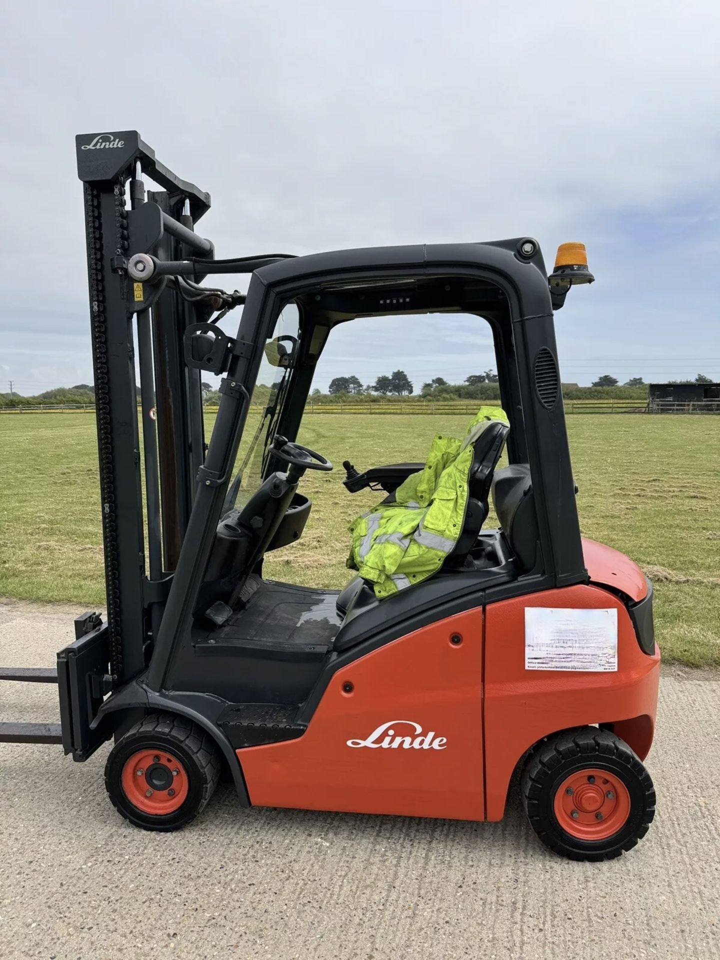 LINDE, 1.8 Tonne - Diesel Forklift - Image 2 of 5