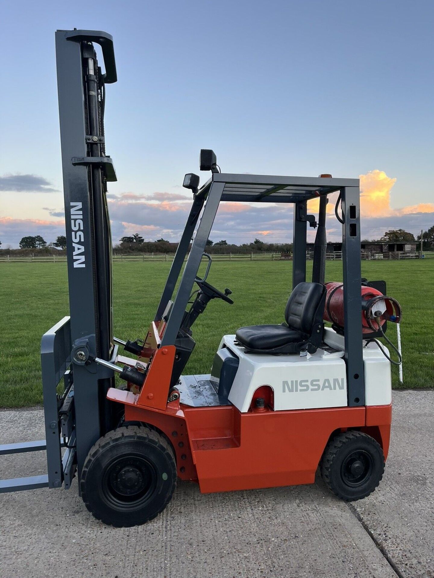 NISSAN, 1.5 Tonne Gas Forklift. - Image 2 of 3