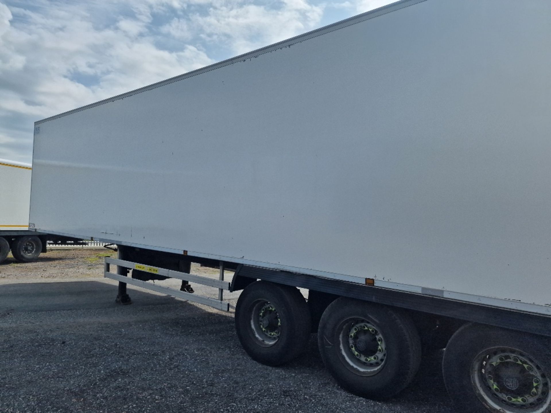EF051 – 2015 Chereau 13.6m Refrigerated Trailer - Image 3 of 13