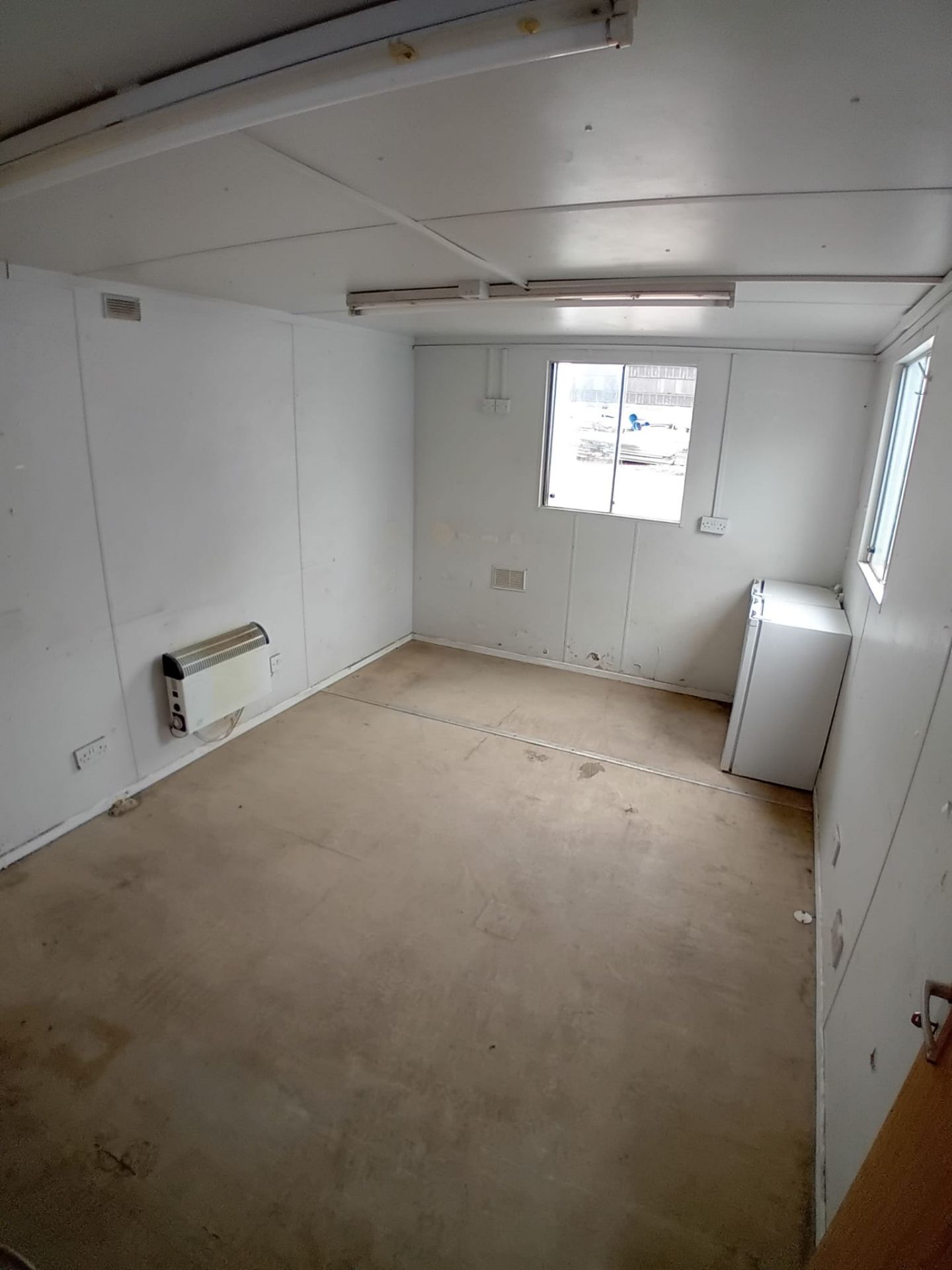 ref 118 - 32 x 10 Office - Image 6 of 7