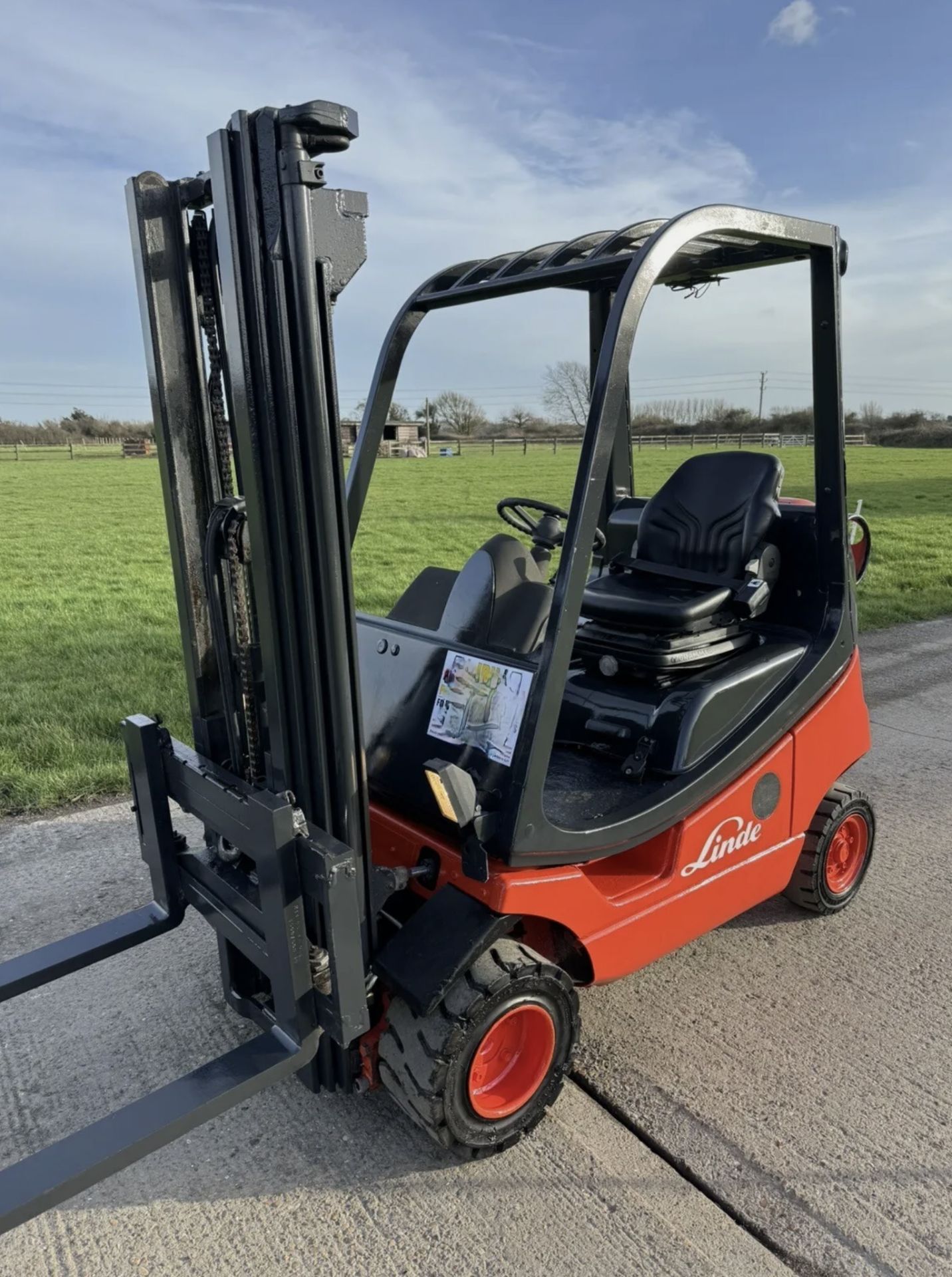 LINDE - H18 Gas Forklift (container spec)