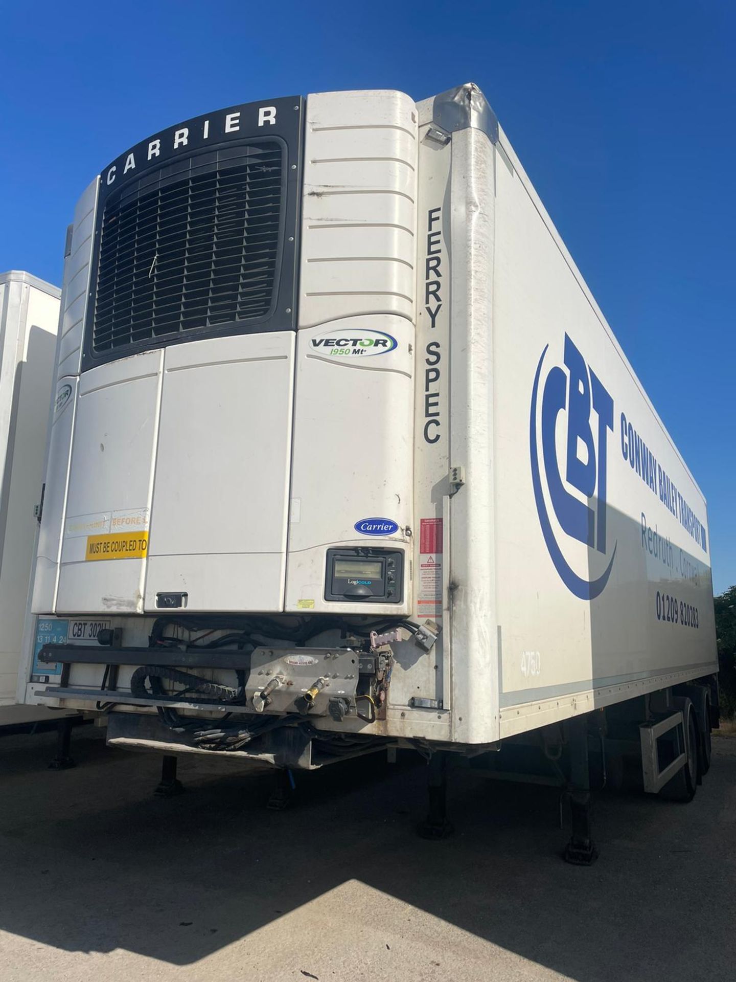 EF215 – 2012 SDC 10.4m Refrigerated Tandem Trailer - Image 2 of 14