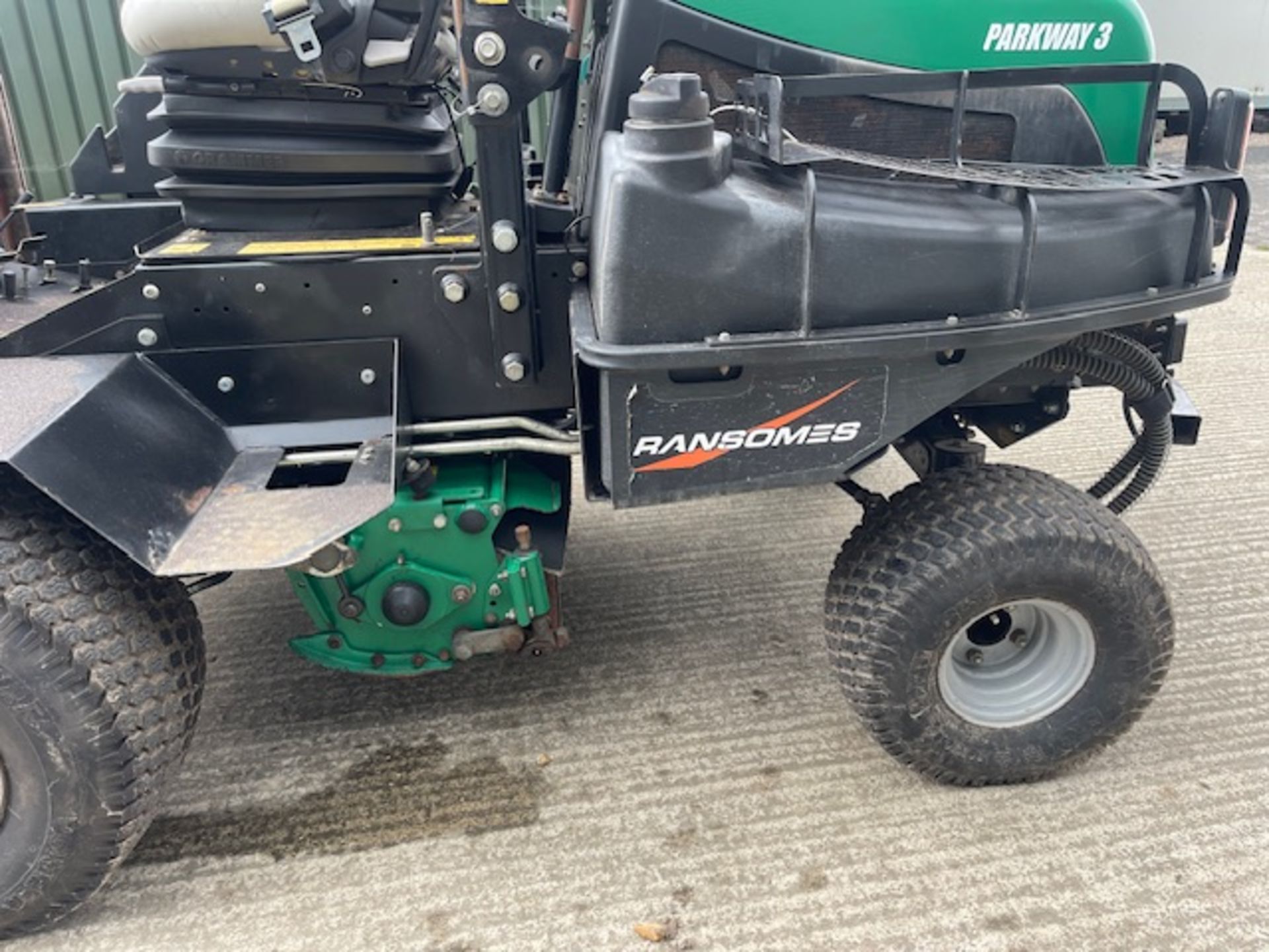 2017/2018 - RANSOMES PARKWAY 3 RIDE ON MOWER (2400 hours) - Image 12 of 13