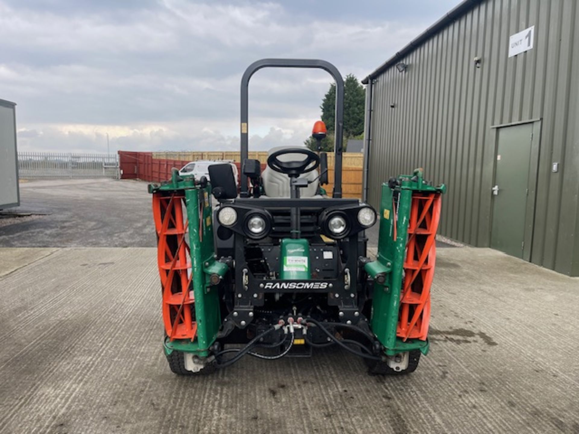 2017/2018 - RANSOMES PARKWAY 3 RIDE ON MOWER (2400 hours) - Image 2 of 13