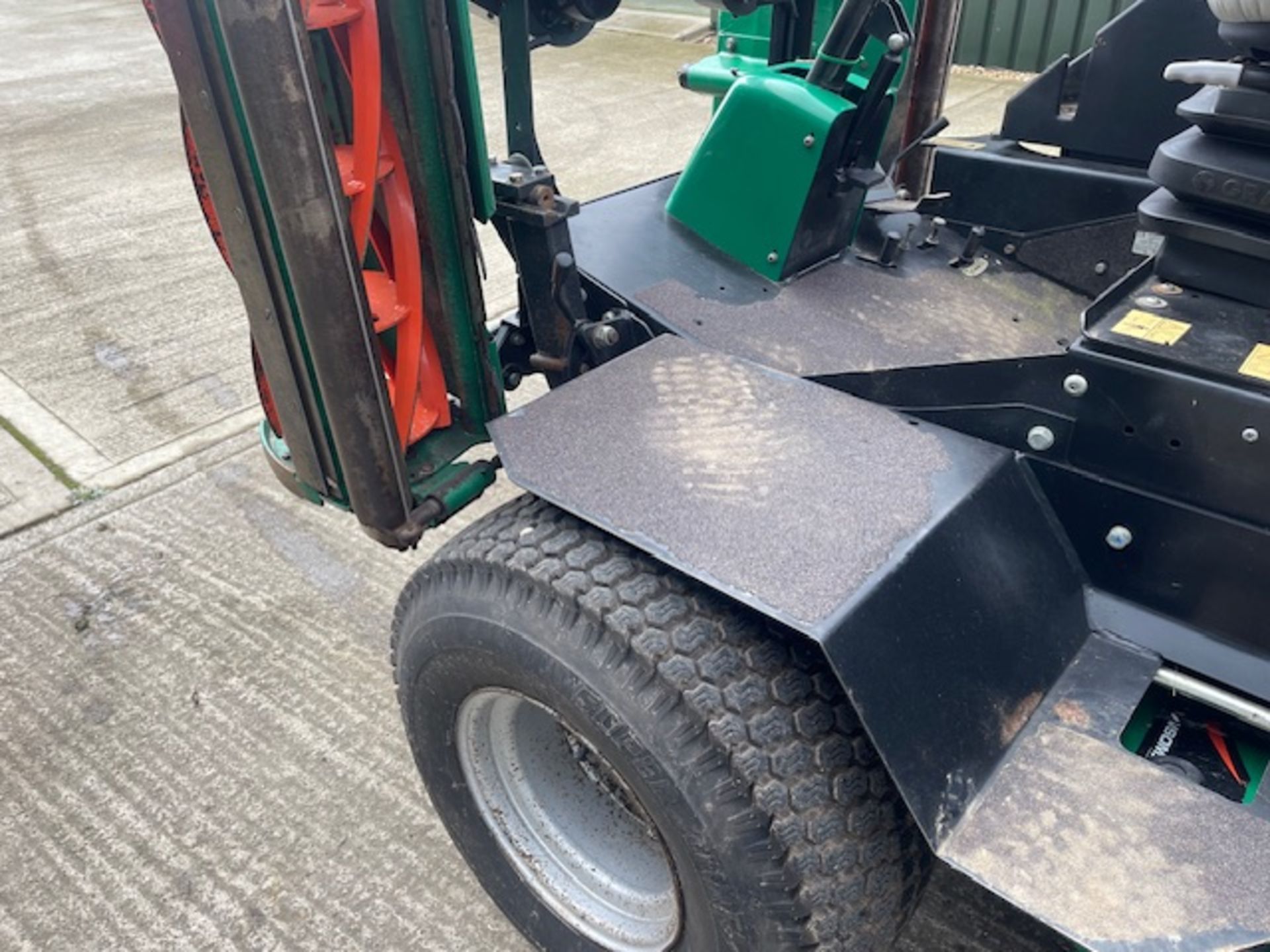 2017/2018 - RANSOMES PARKWAY 3 RIDE ON MOWER (2400 hours) - Image 13 of 13