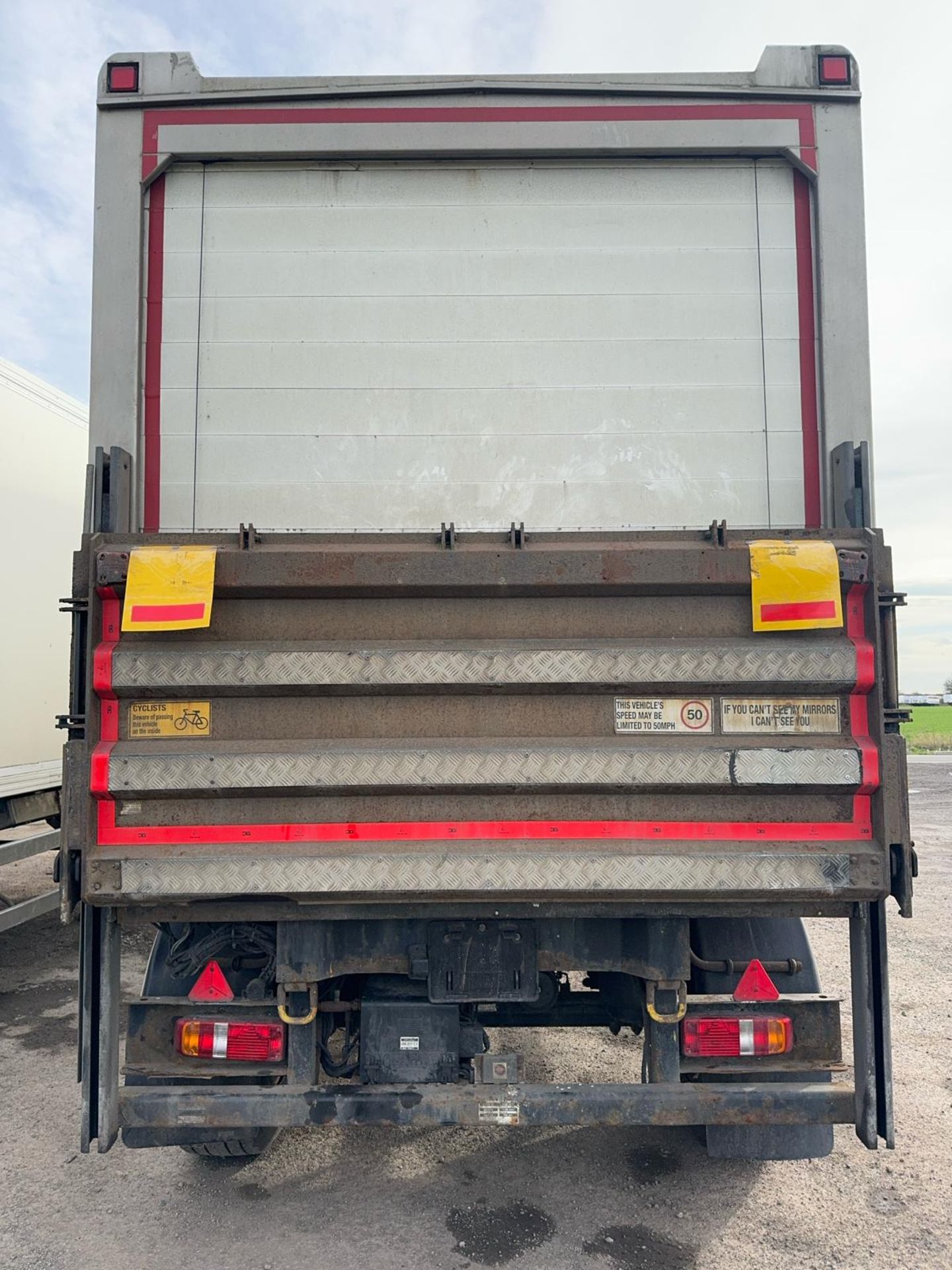 4724 – 2012 Solomon 8m Refrigerated Single Axle Trailer - Image 2 of 11