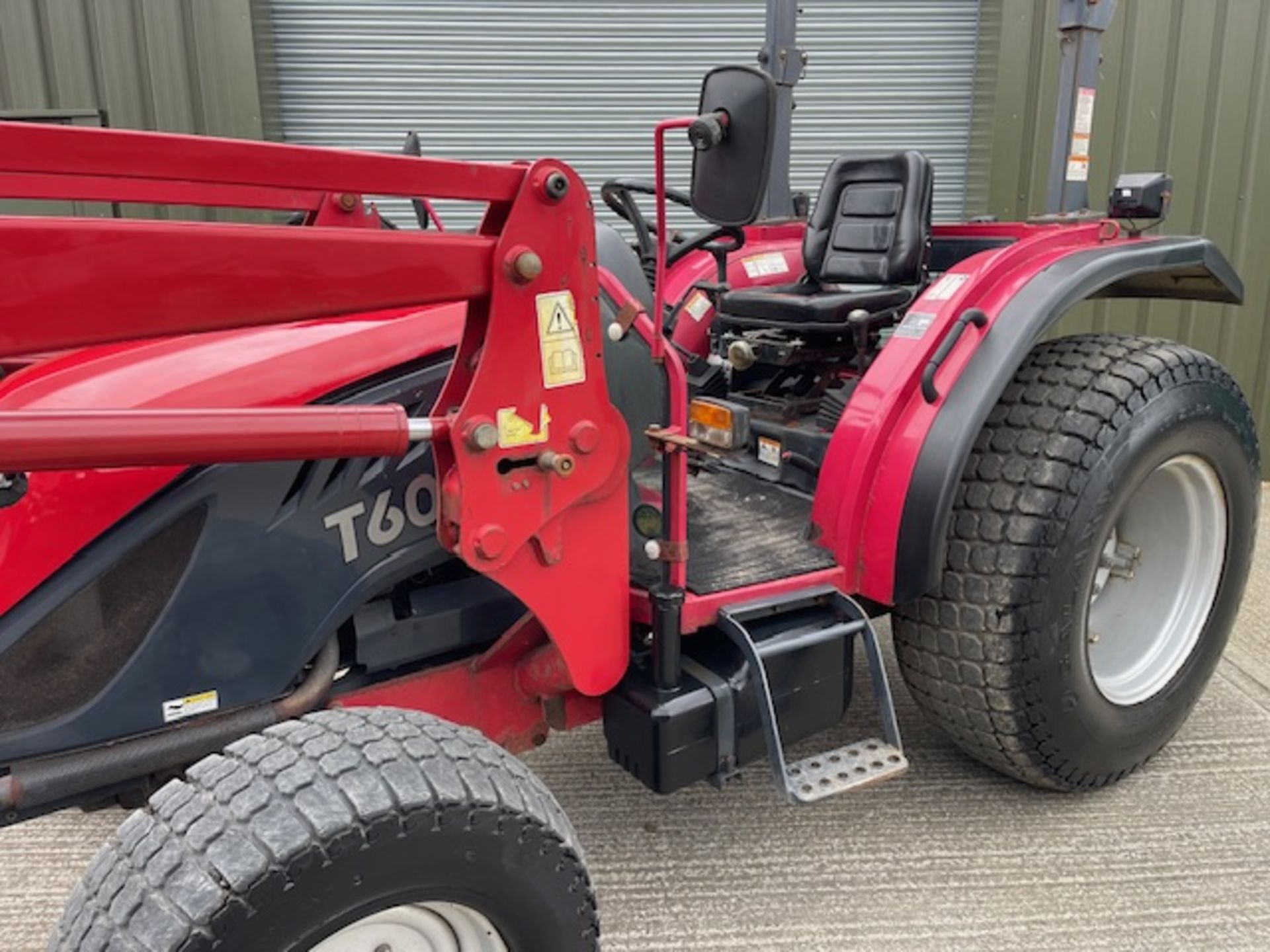 2011, TYM T603 TRACTOR & FRONT LOADER - (980 hours) - Image 16 of 21