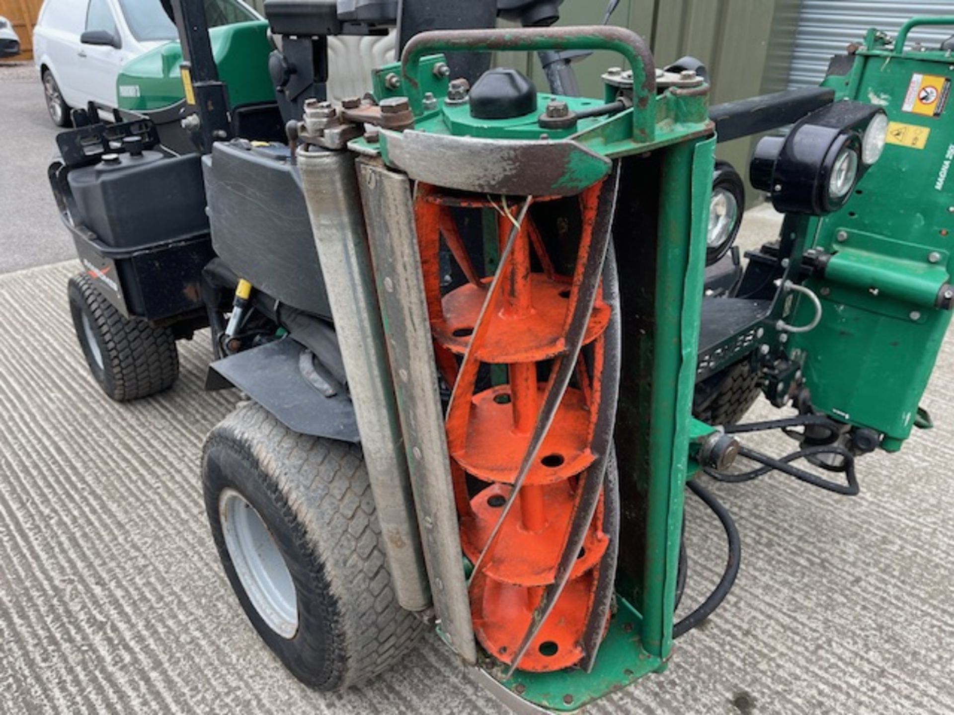 2017/2018 - RANSOMES PARKWAY 3 RIDE ON MOWER SERVICED - Image 5 of 12