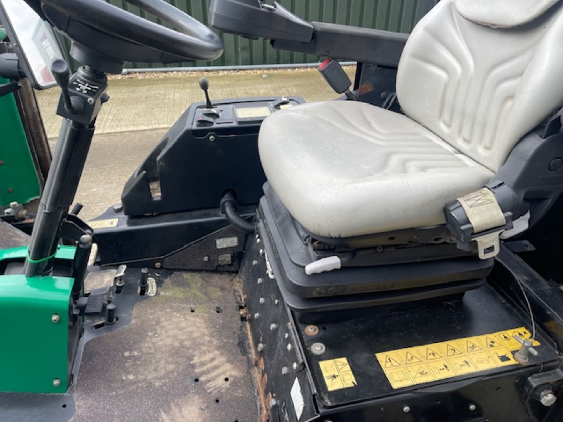 2017/2018 - RANSOMES PARKWAY 3 RIDE ON MOWER (2400 hours) - Image 11 of 13