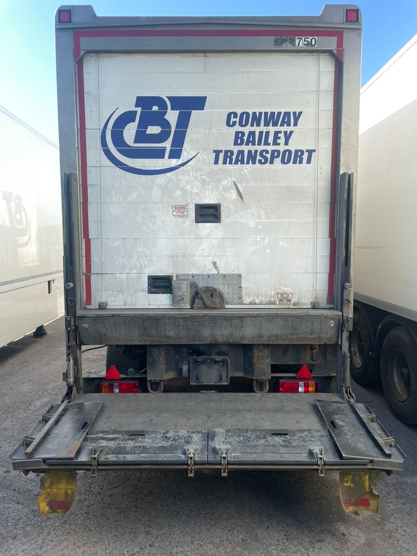 EF215 – 2012 SDC 10.4m Refrigerated Tandem Trailer - Image 4 of 14