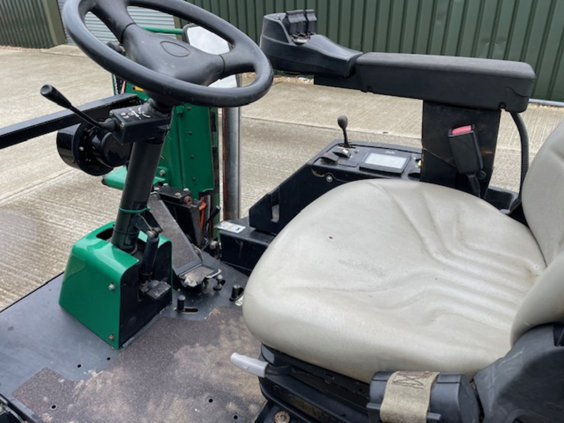 2017/2018 - RANSOMES PARKWAY 3 RIDE ON MOWER SERVICED - Image 9 of 12