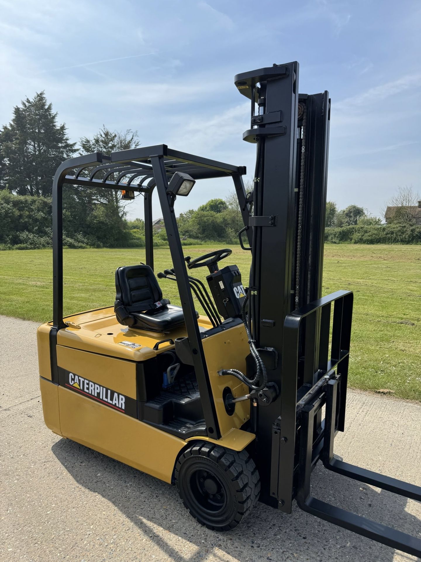 CATERPILLAR, 2 Tonne Electric Forklift Truck - Image 3 of 5